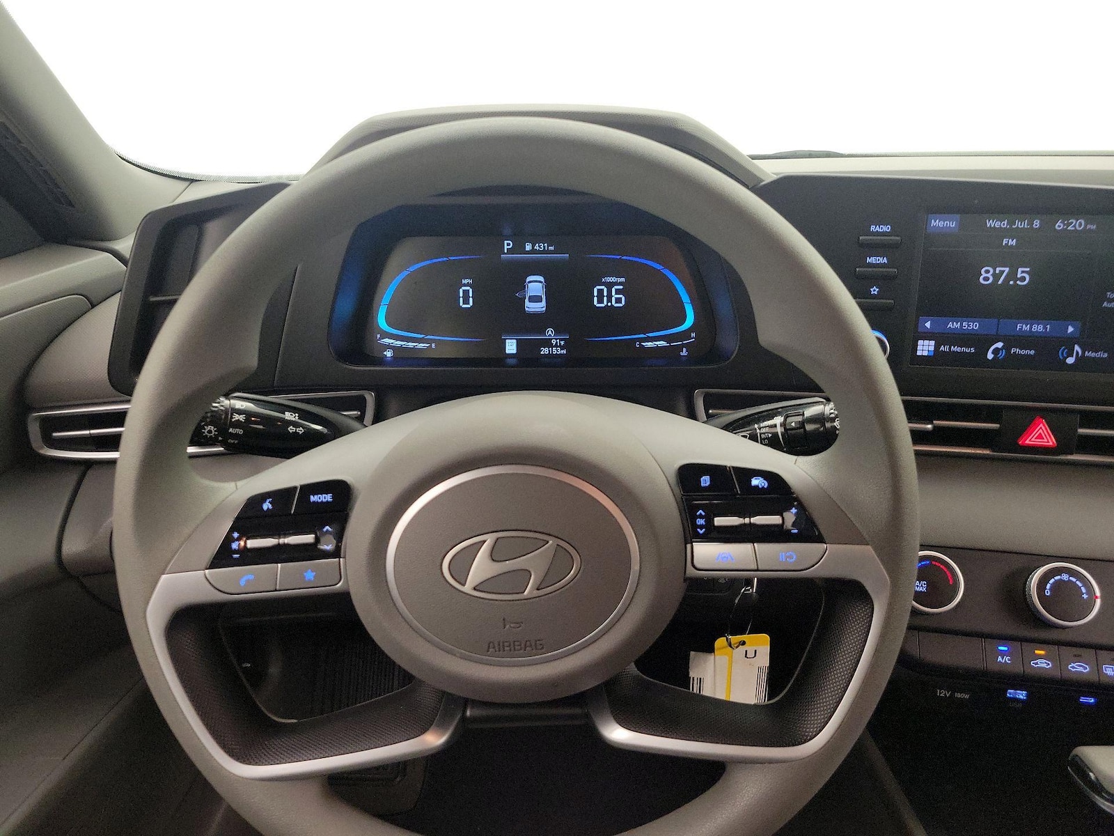 2025 Hyundai Elantra SE - Photo 11