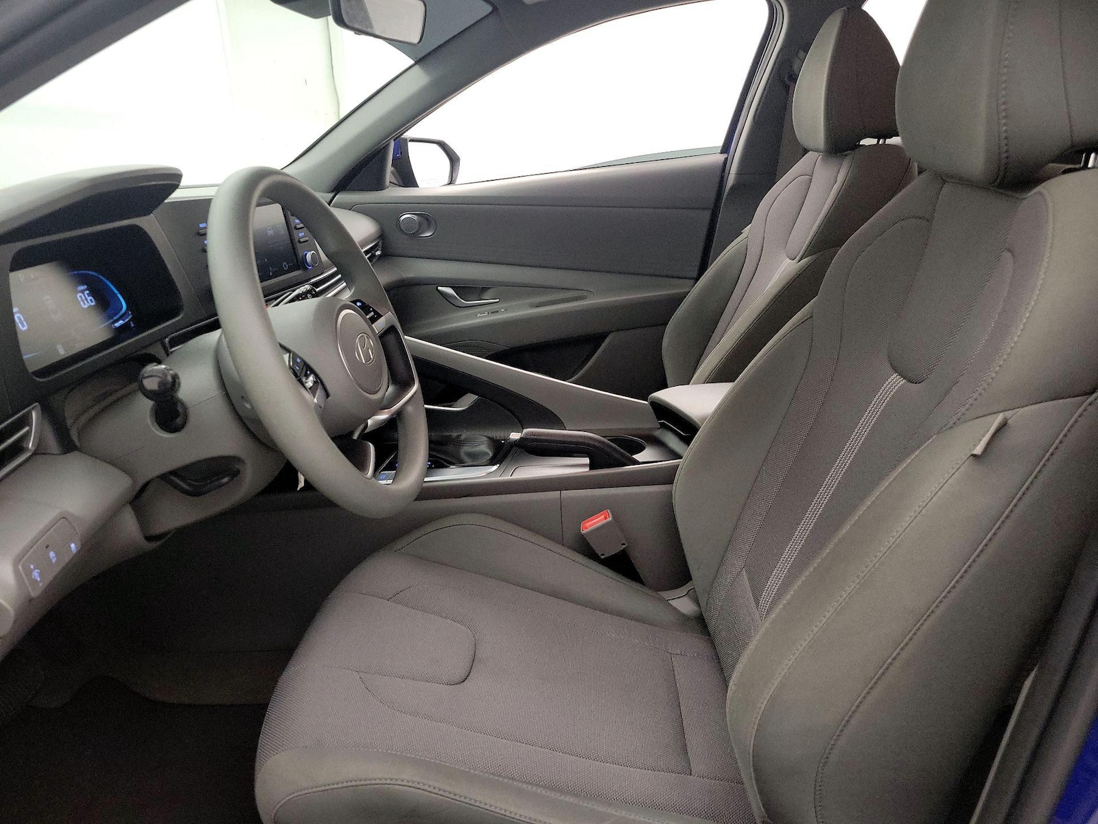 2025 Hyundai Elantra SE - Photo 12