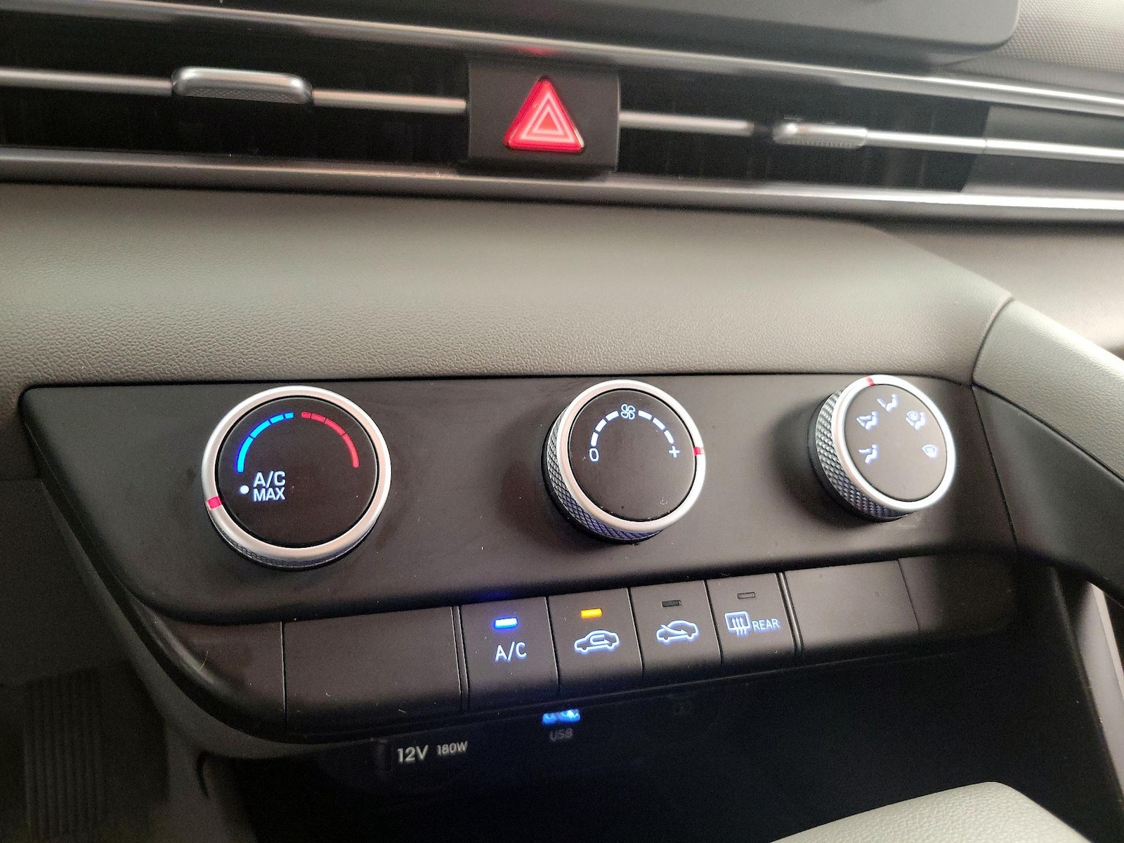 2025 Hyundai Elantra SE - Photo 17