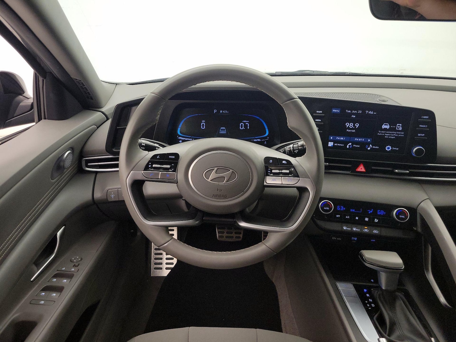2025 Hyundai Elantra SEL - Photo 11