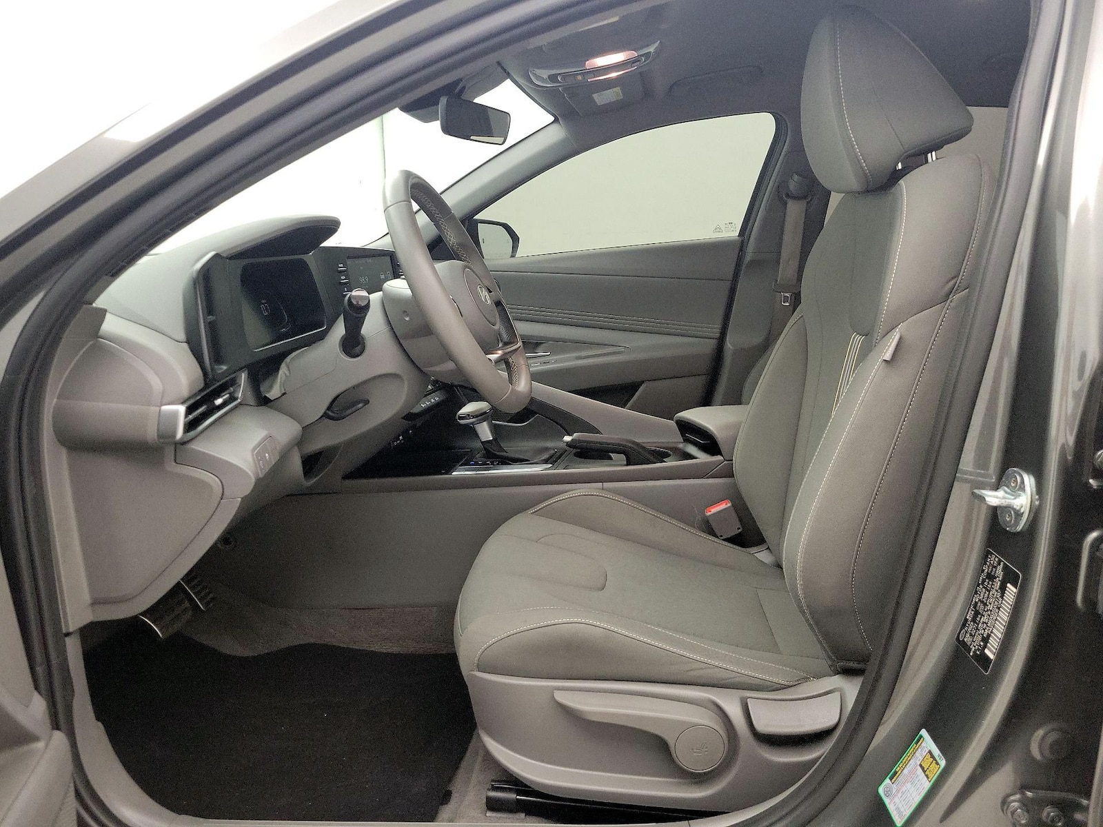2025 Hyundai Elantra SEL - Photo 12