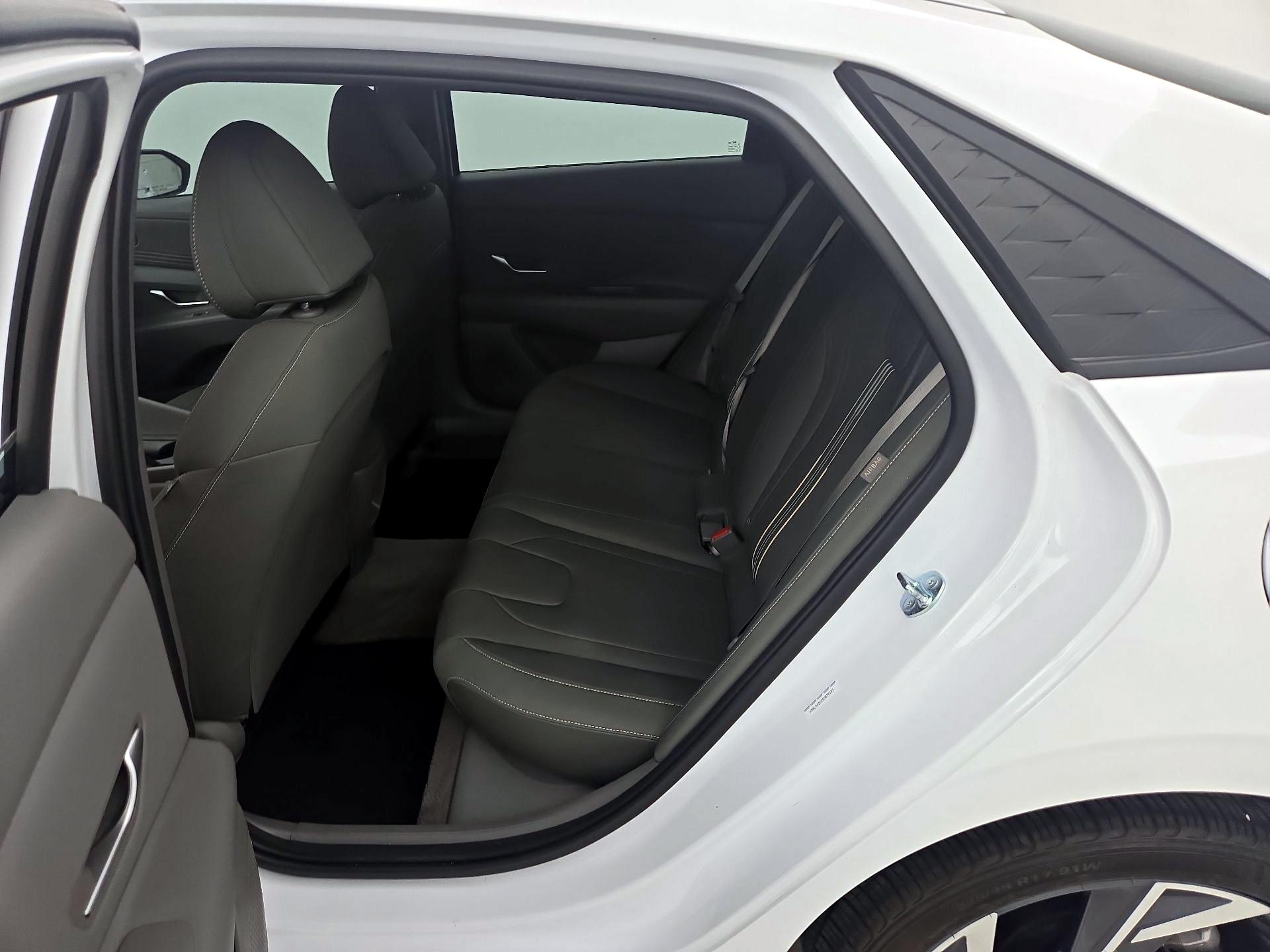 Thumbnail: 2025 Hyundai Elantra - 19