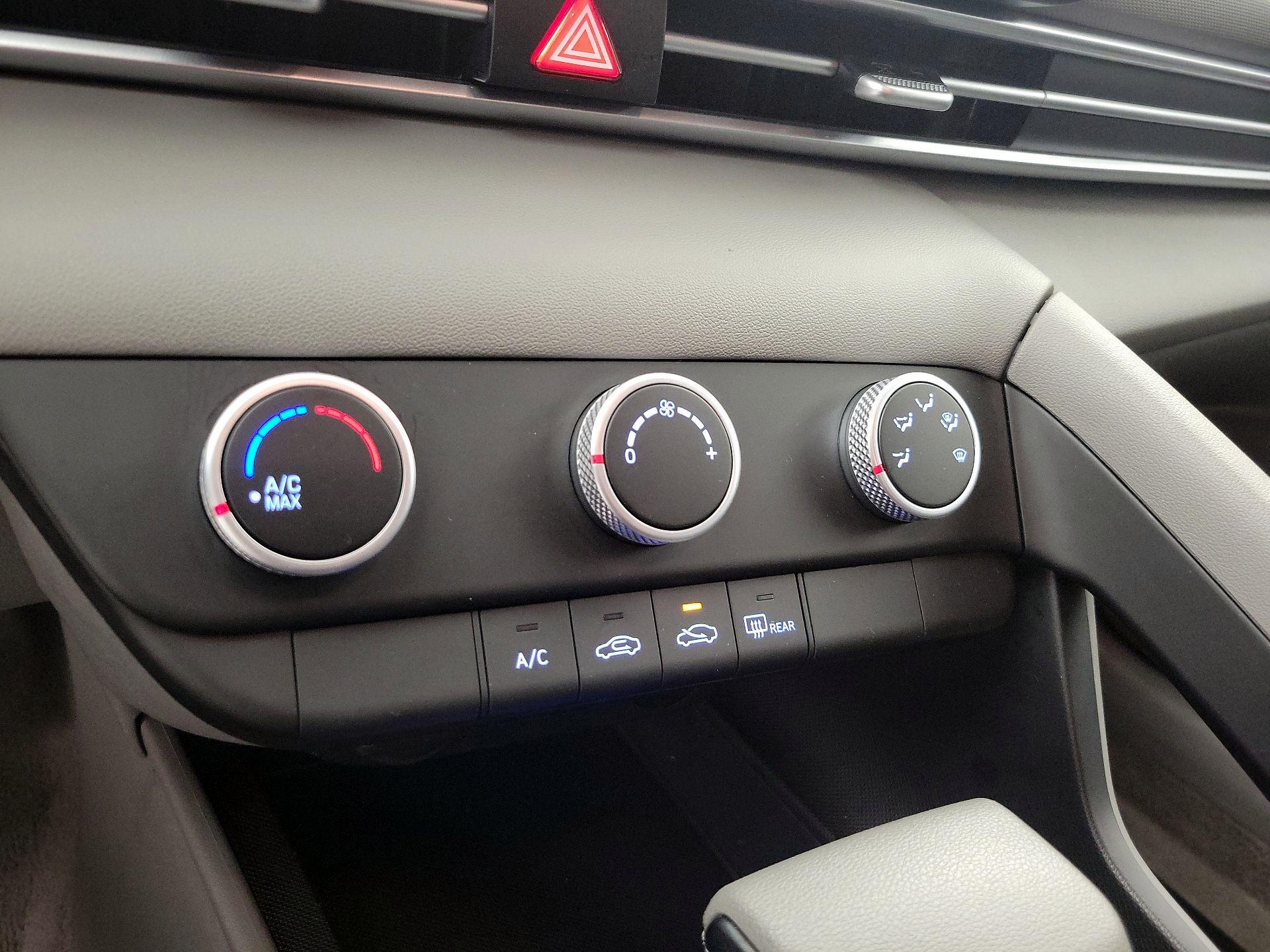 Thumbnail: 2025 Hyundai Elantra - 16