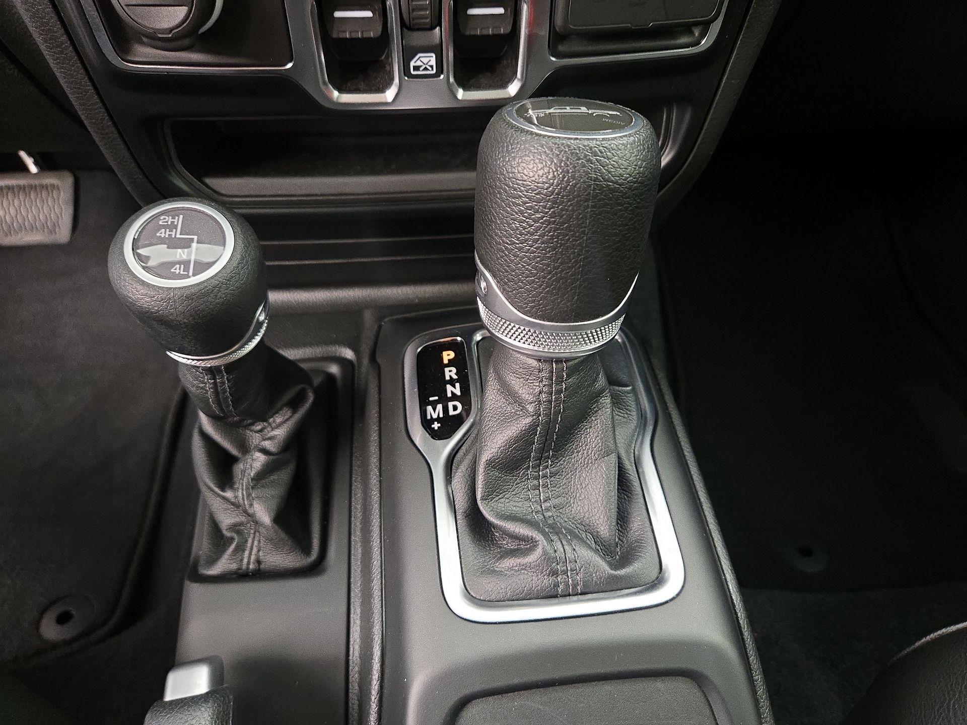 Thumbnail: 2023 Jeep Gladiator - 17