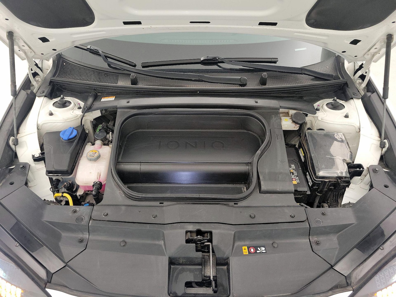2024 Hyundai IONIQ 6 SE - Photo 23