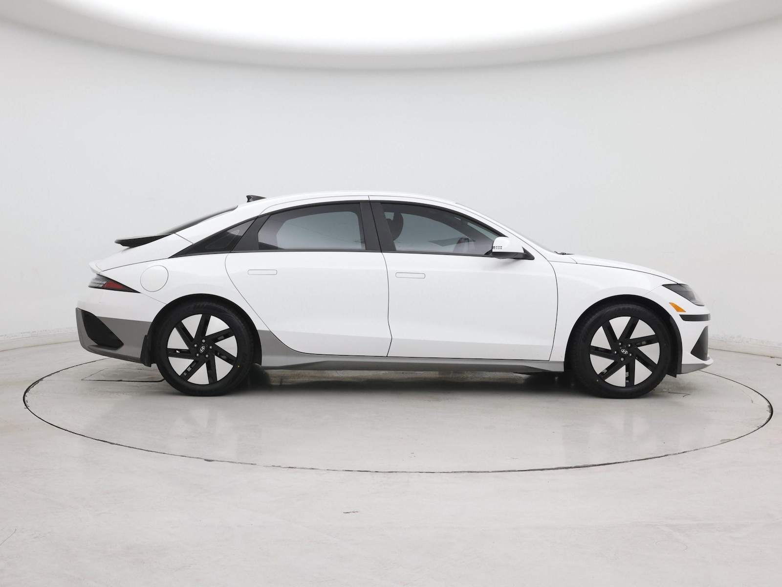2024 Hyundai IONIQ 6 SE - Photo 8