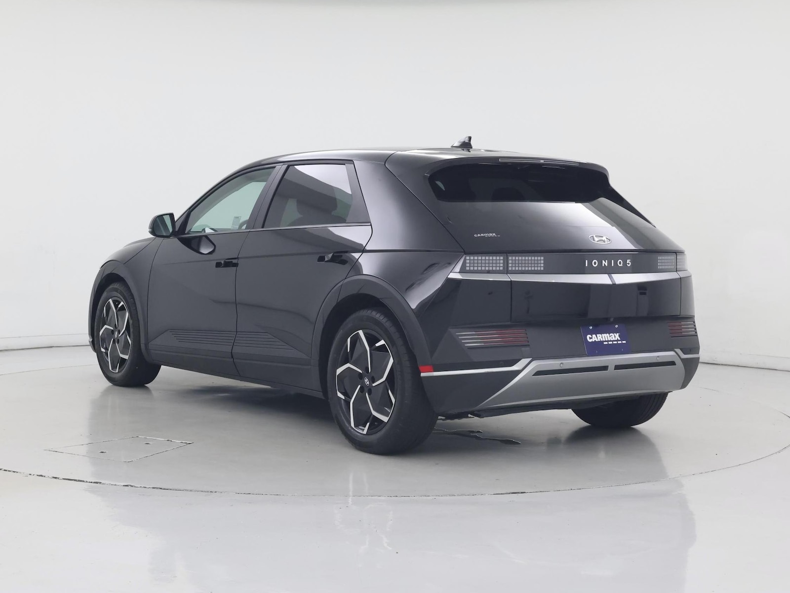 2024 Hyundai IONIQ 5 SE - Photo 3