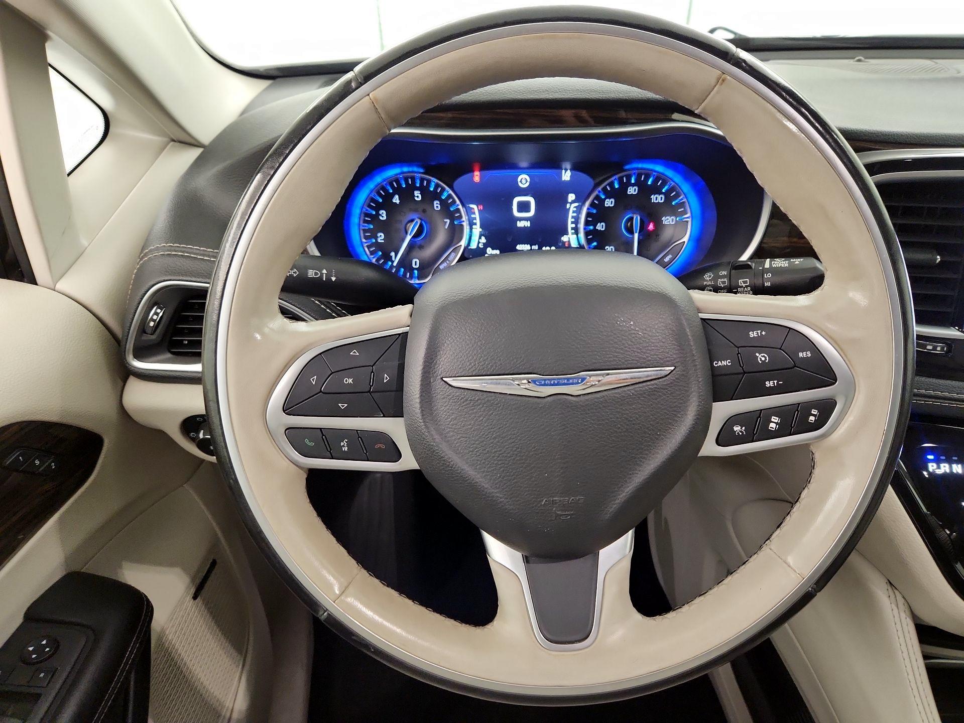 Thumbnail: 2021 Chrysler Pacifica - 10