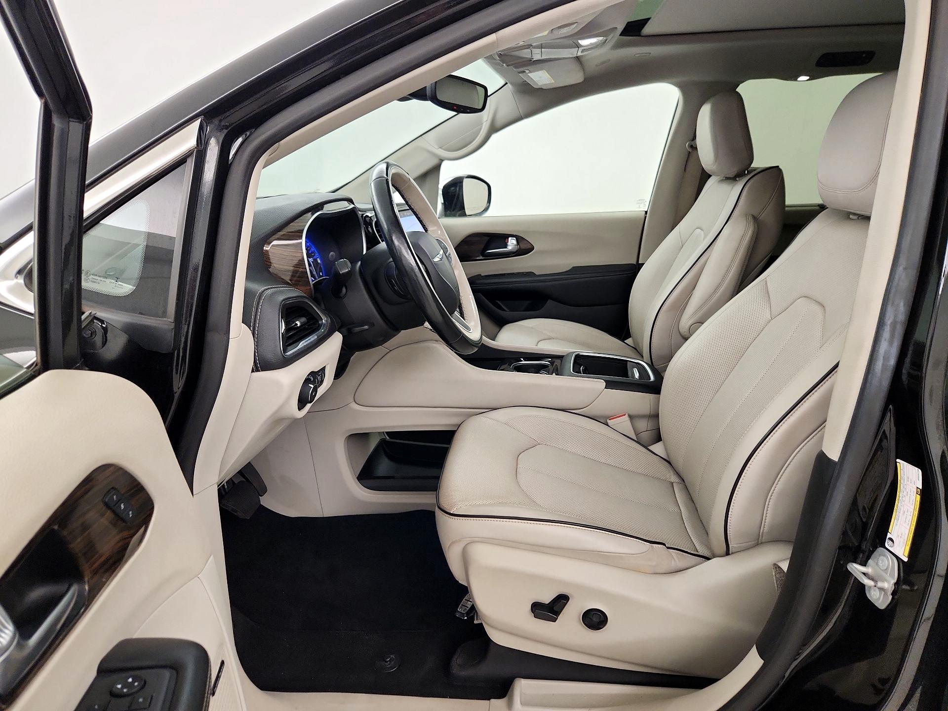 Thumbnail: 2021 Chrysler Pacifica - 11