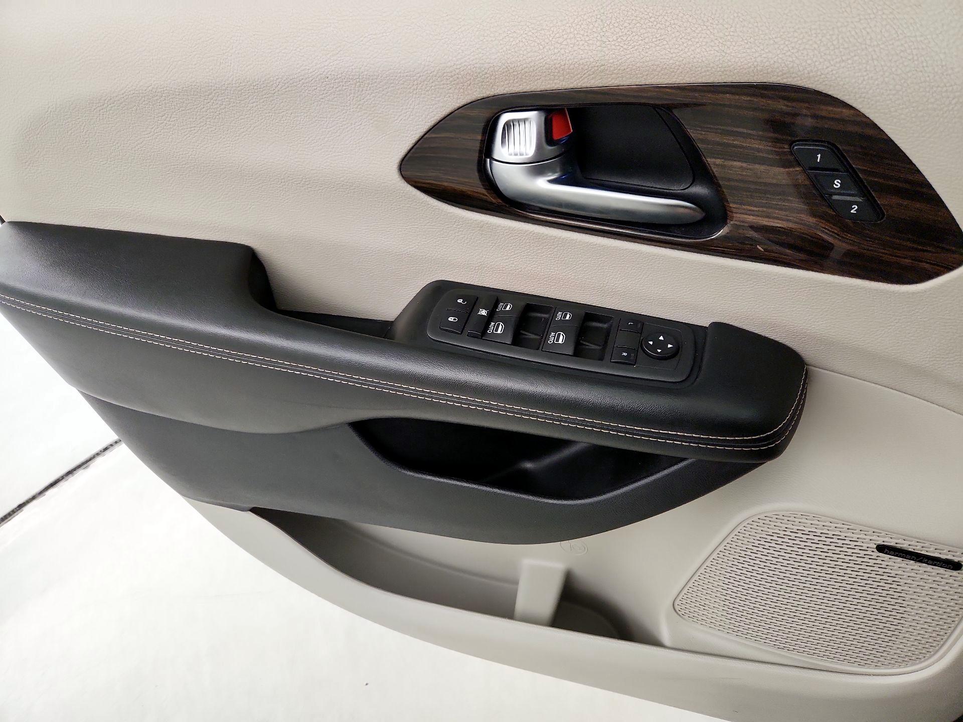 Thumbnail: 2021 Chrysler Pacifica - 12
