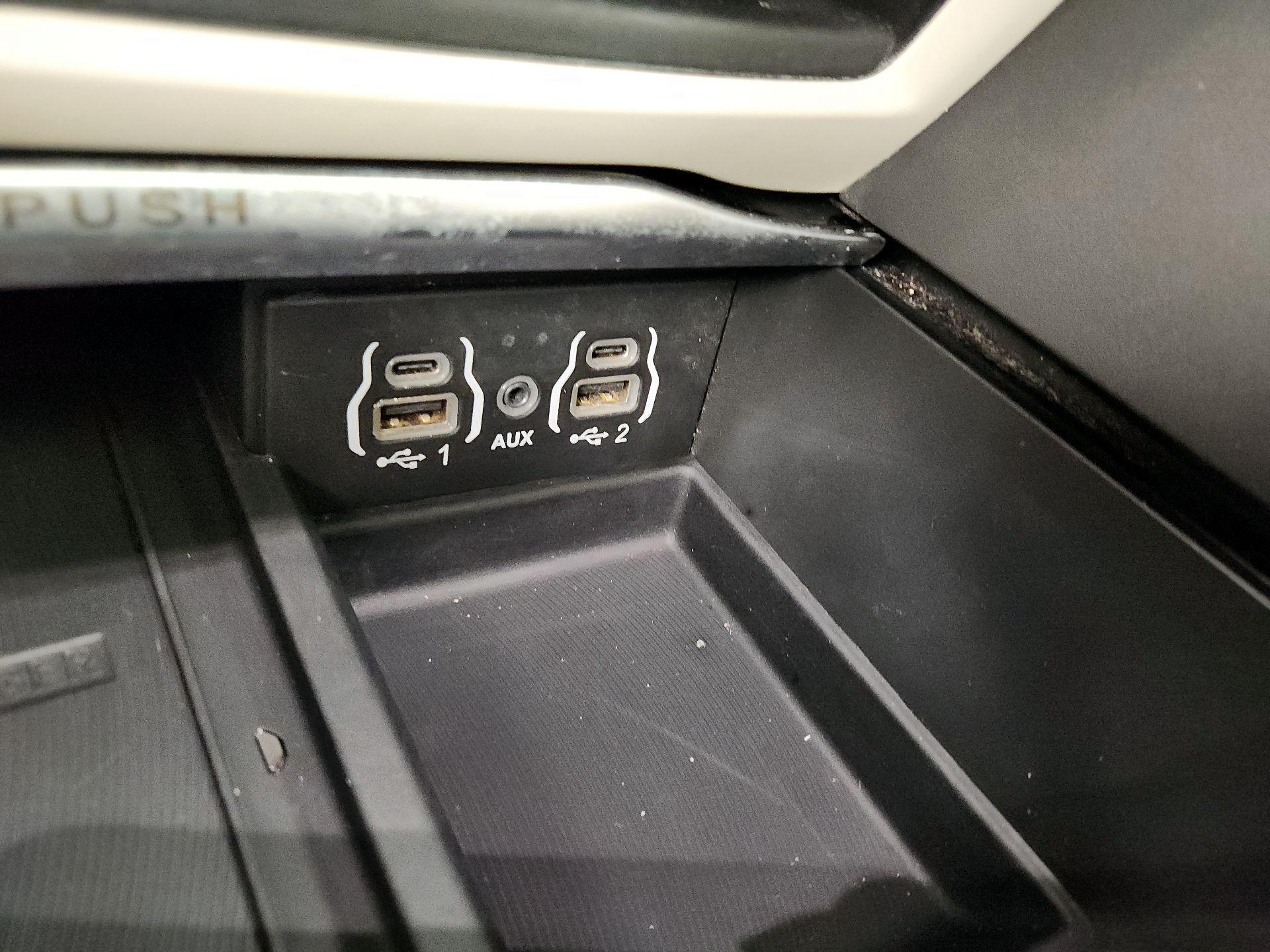 Thumbnail: 2021 Chrysler Pacifica - 19