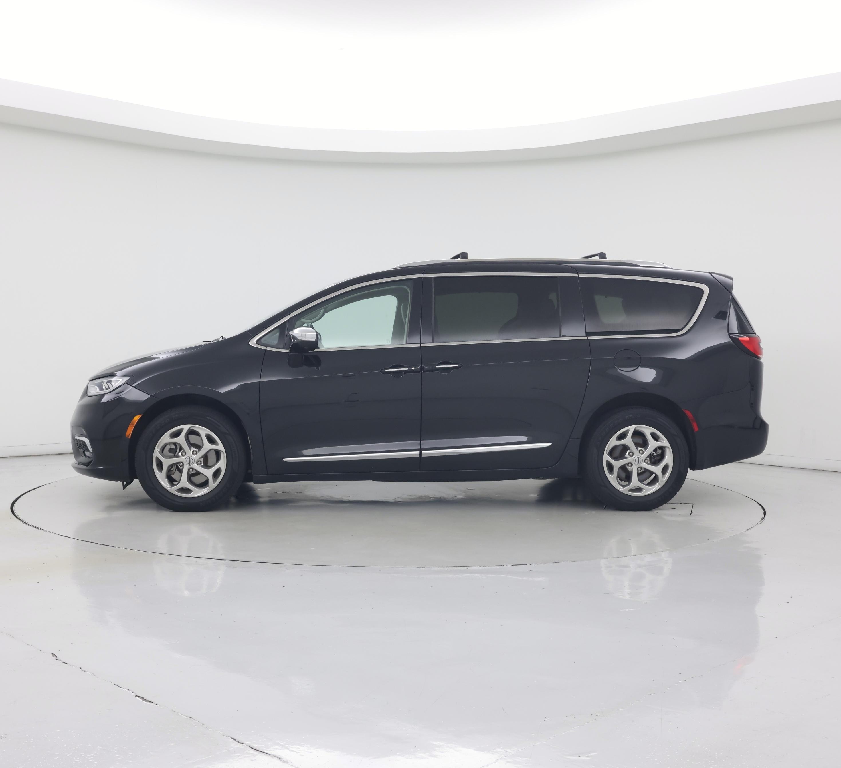 Thumbnail: 2021 Chrysler Pacifica - 3