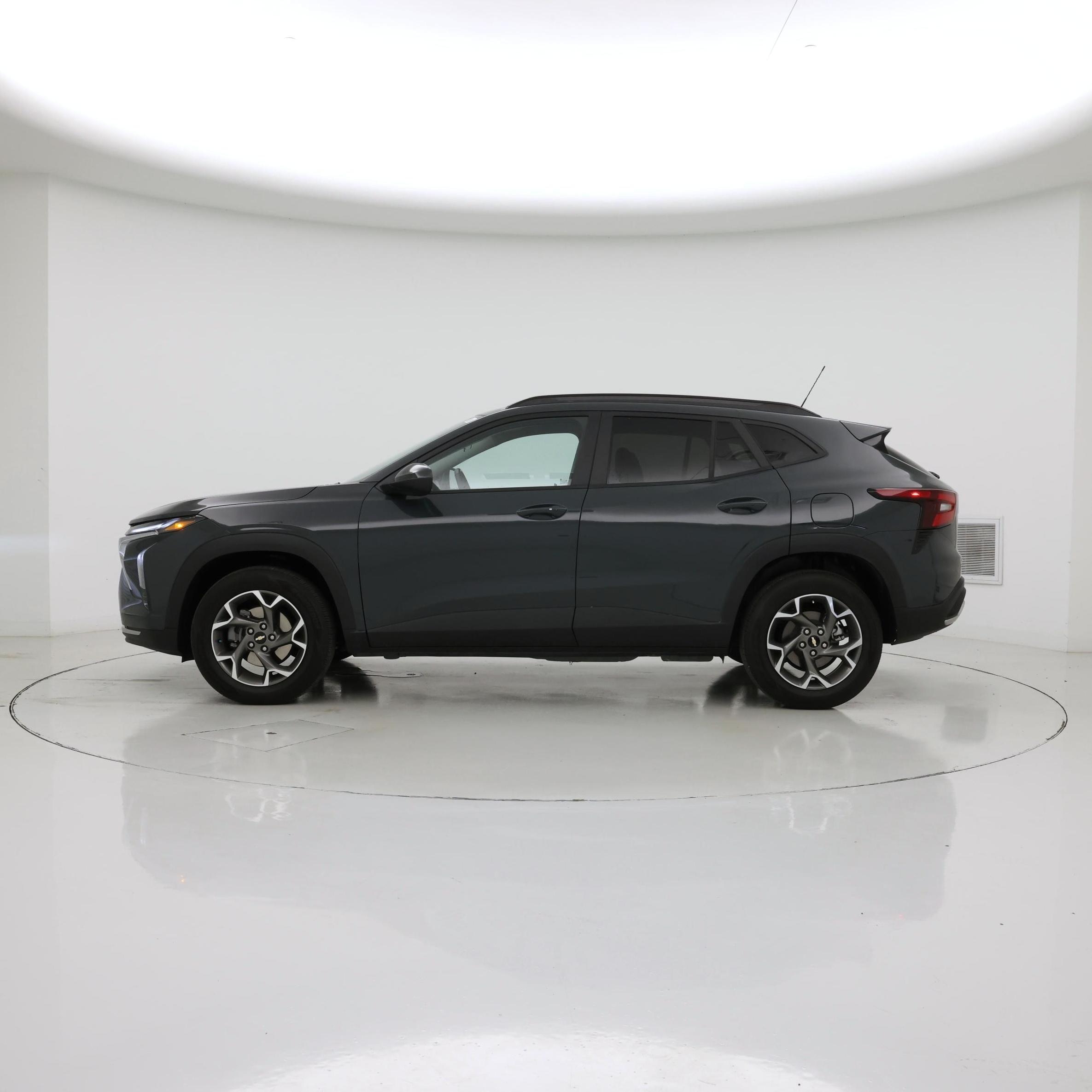 Thumbnail: 2025 Chevrolet Trax - 3