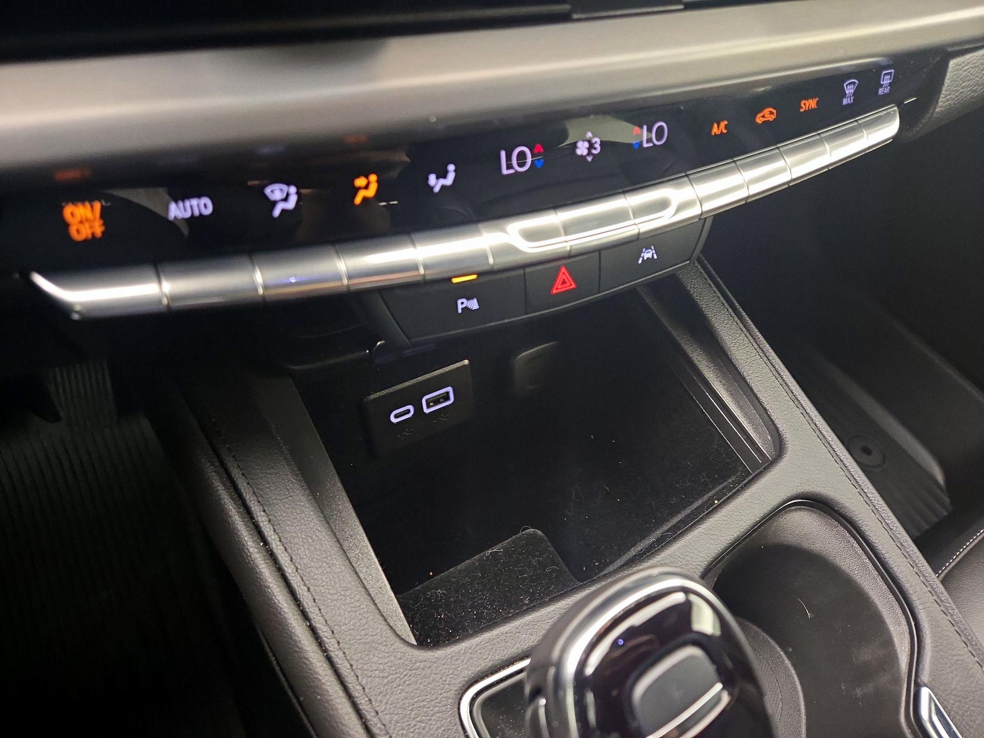 Thumbnail: 2025 Cadillac XT4 - 16