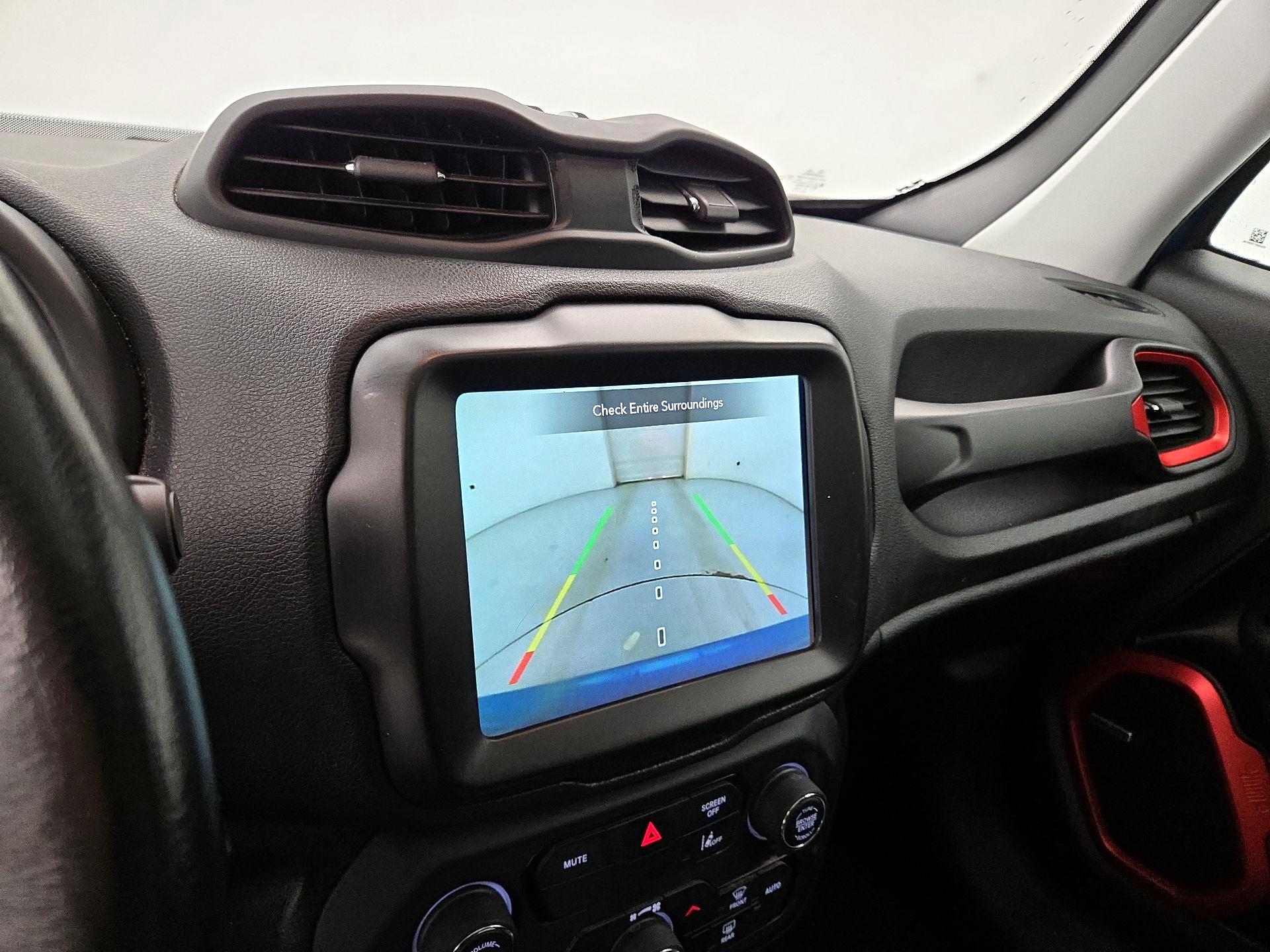 Thumbnail: 2021 Jeep Renegade - 15