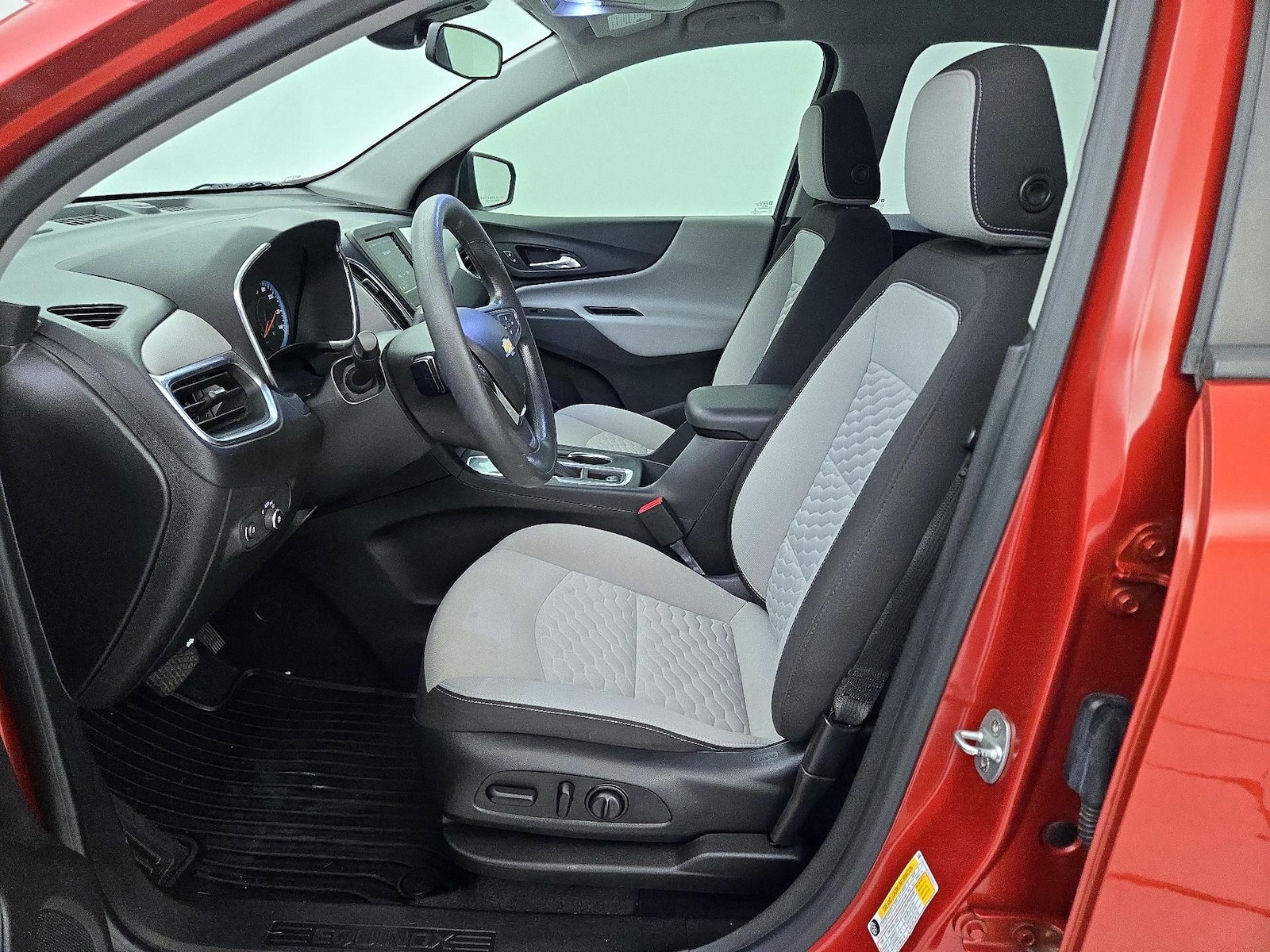 2020 Chevrolet Equinox LS - Photo 12