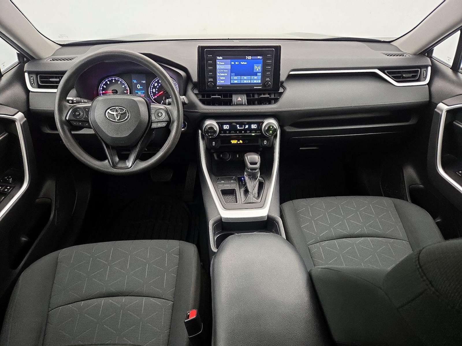 2021 Toyota RAV4 XLE - Photo 10