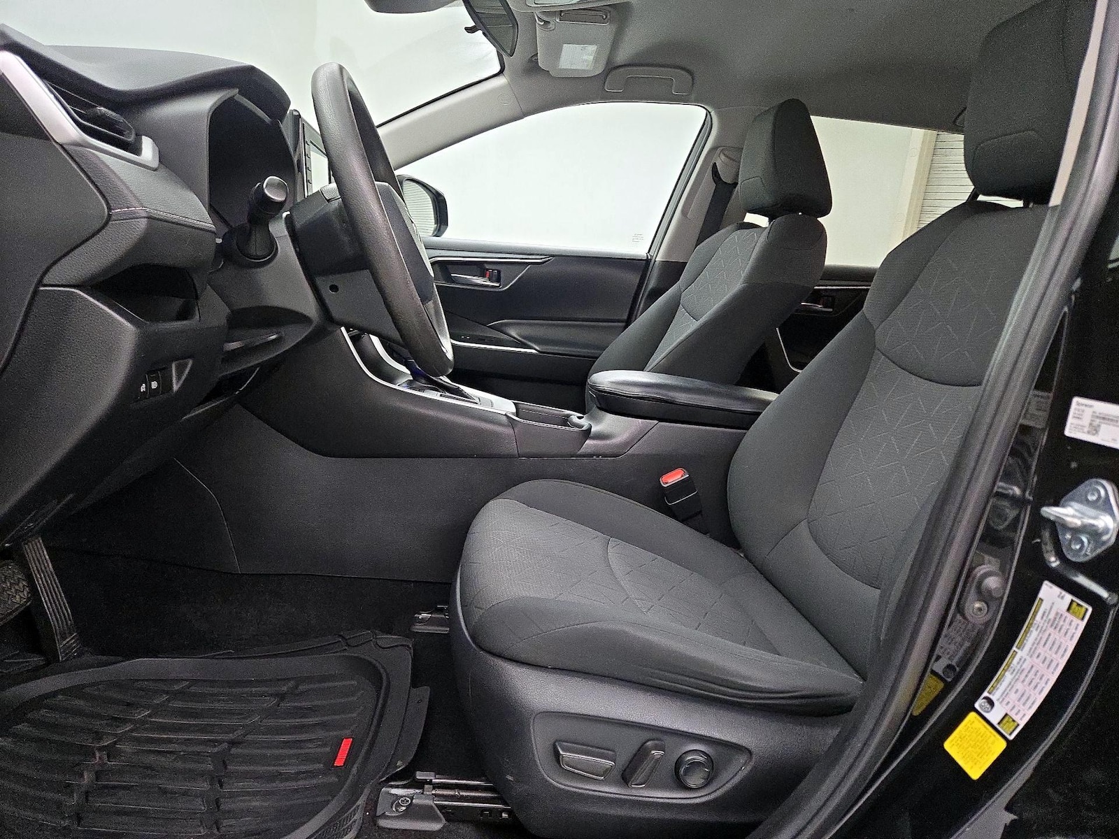 2021 Toyota RAV4 XLE - Photo 12