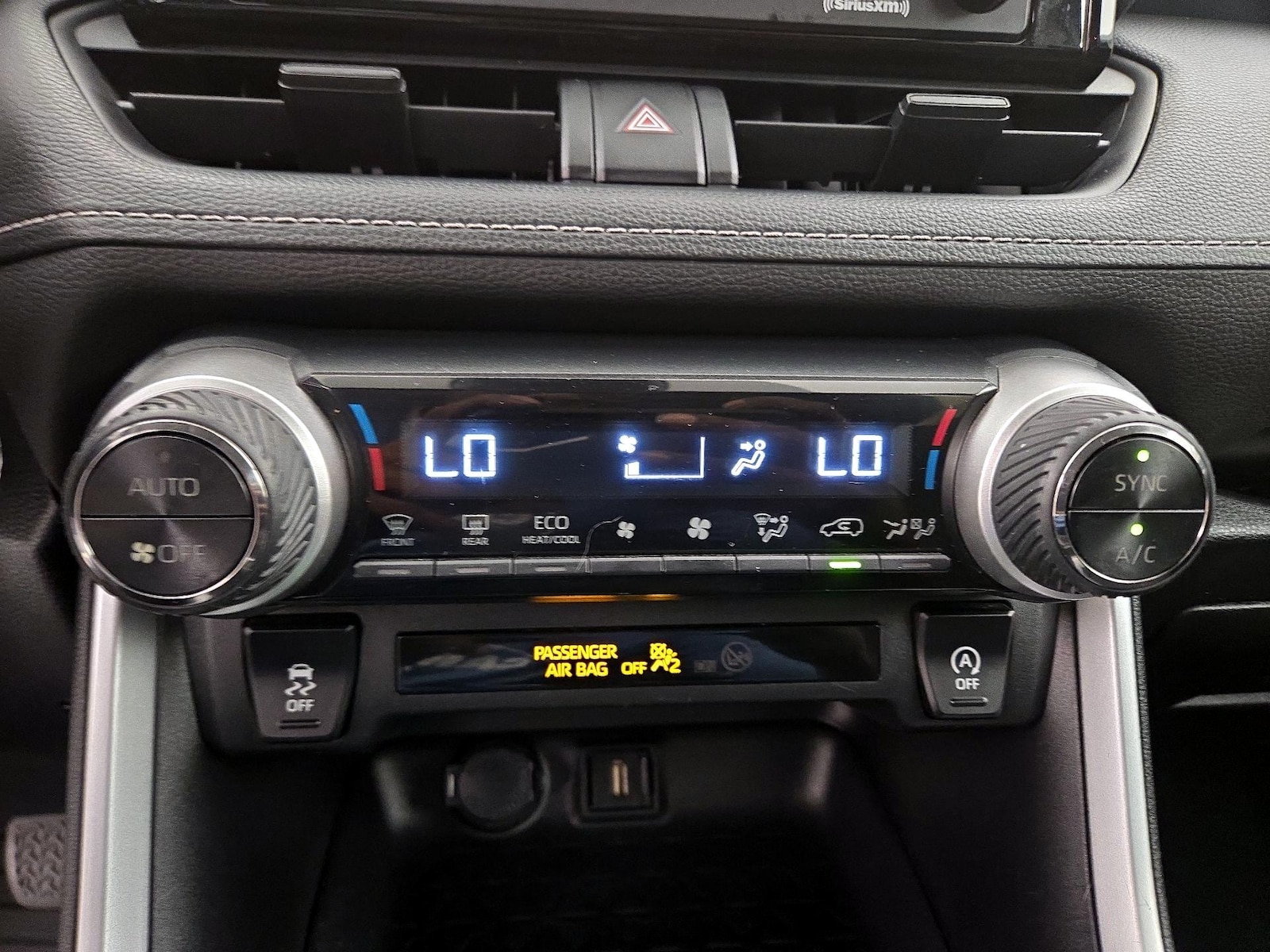 2021 Toyota RAV4 XLE - Photo 17