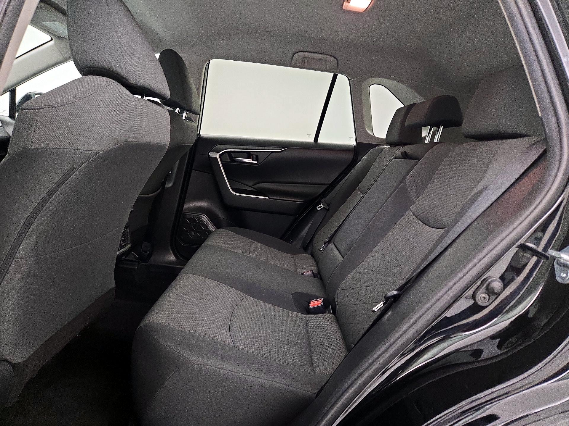 Thumbnail: 2021 Toyota RAV4 - 19