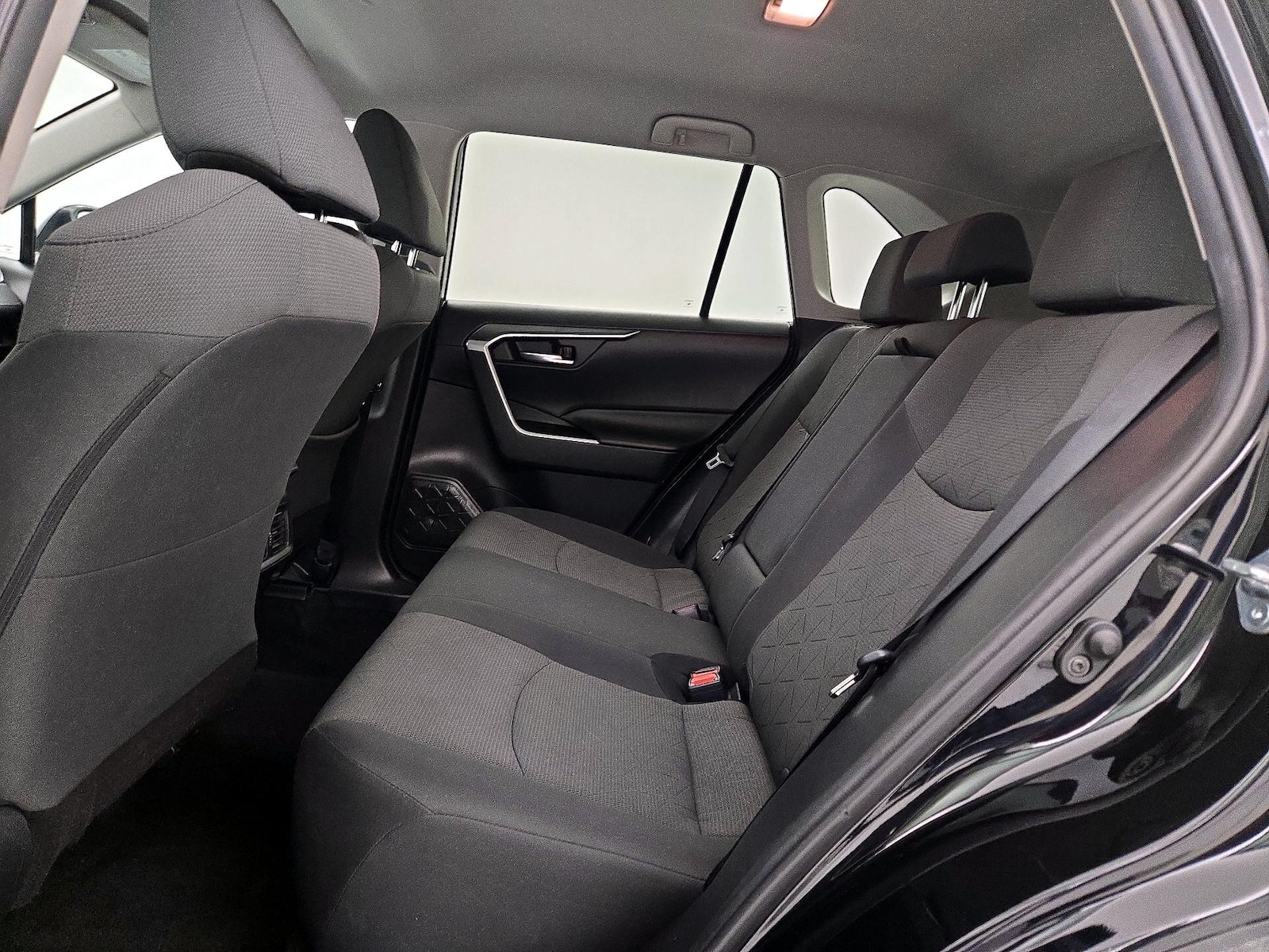 2021 Toyota RAV4 XLE - Photo 20