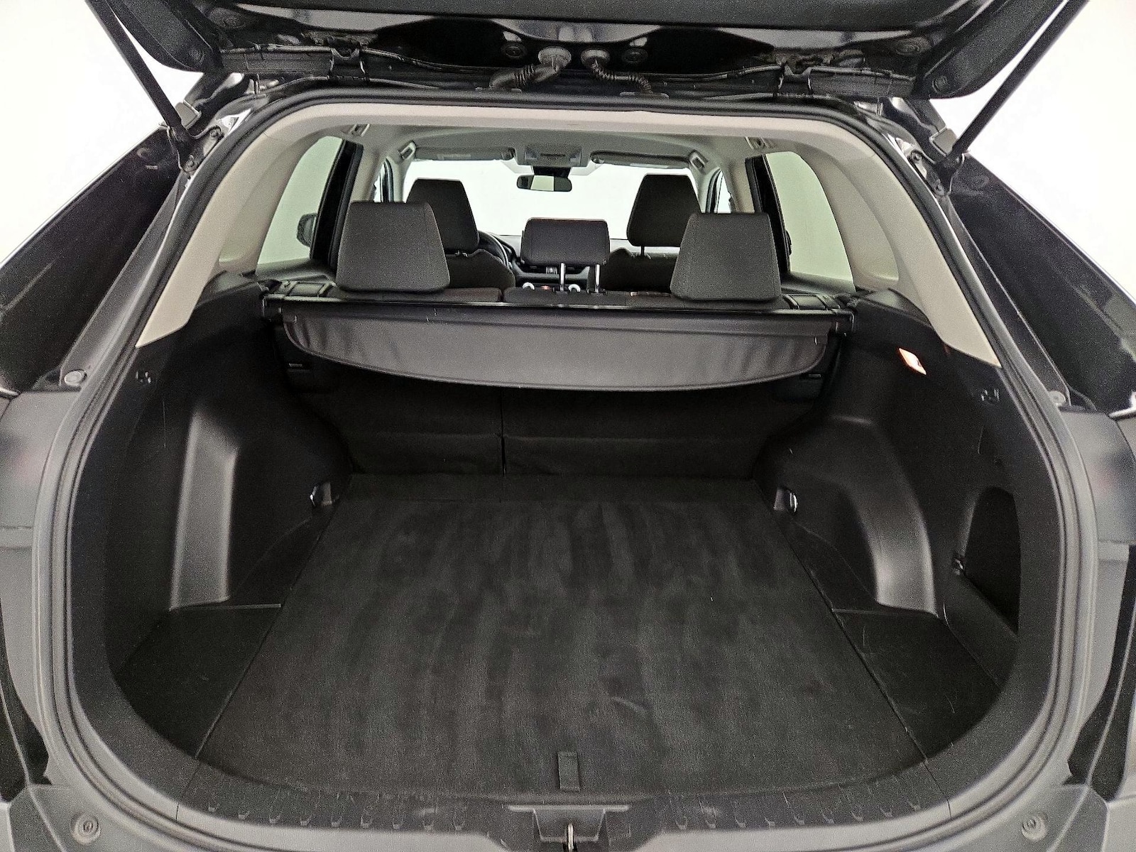 2021 Toyota RAV4 XLE - Photo 21
