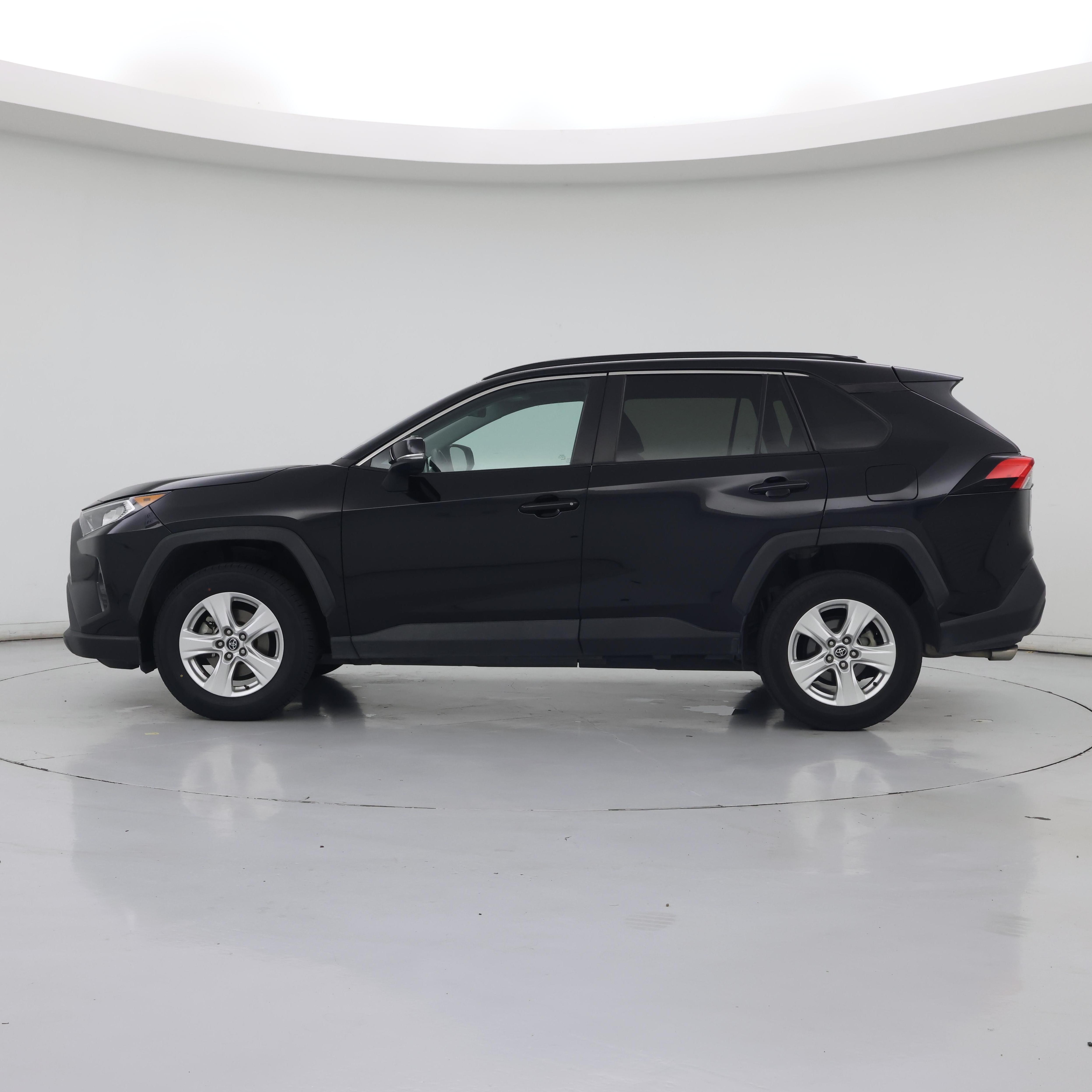 Thumbnail: 2021 Toyota RAV4 - 3