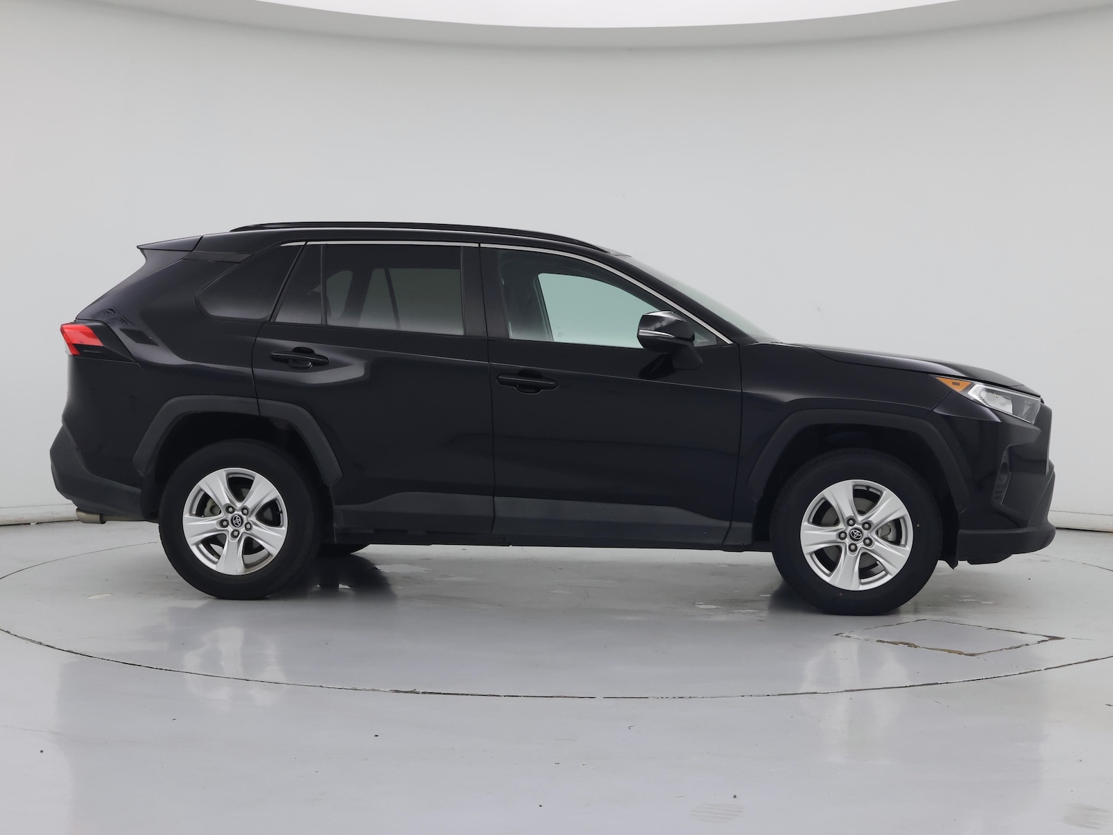 2021 Toyota RAV4 XLE - Photo 8