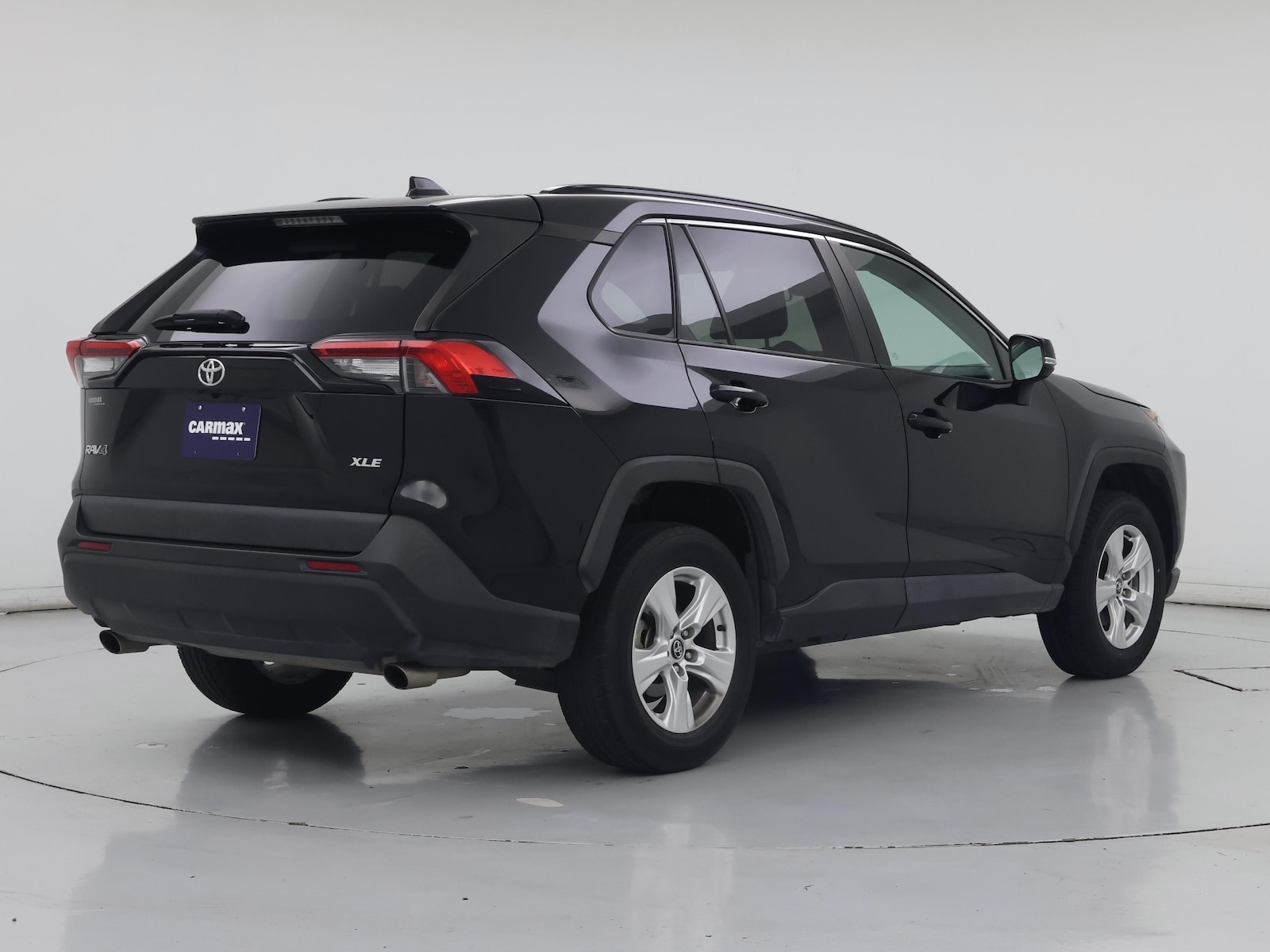 2021 Toyota RAV4 XLE - Photo 9