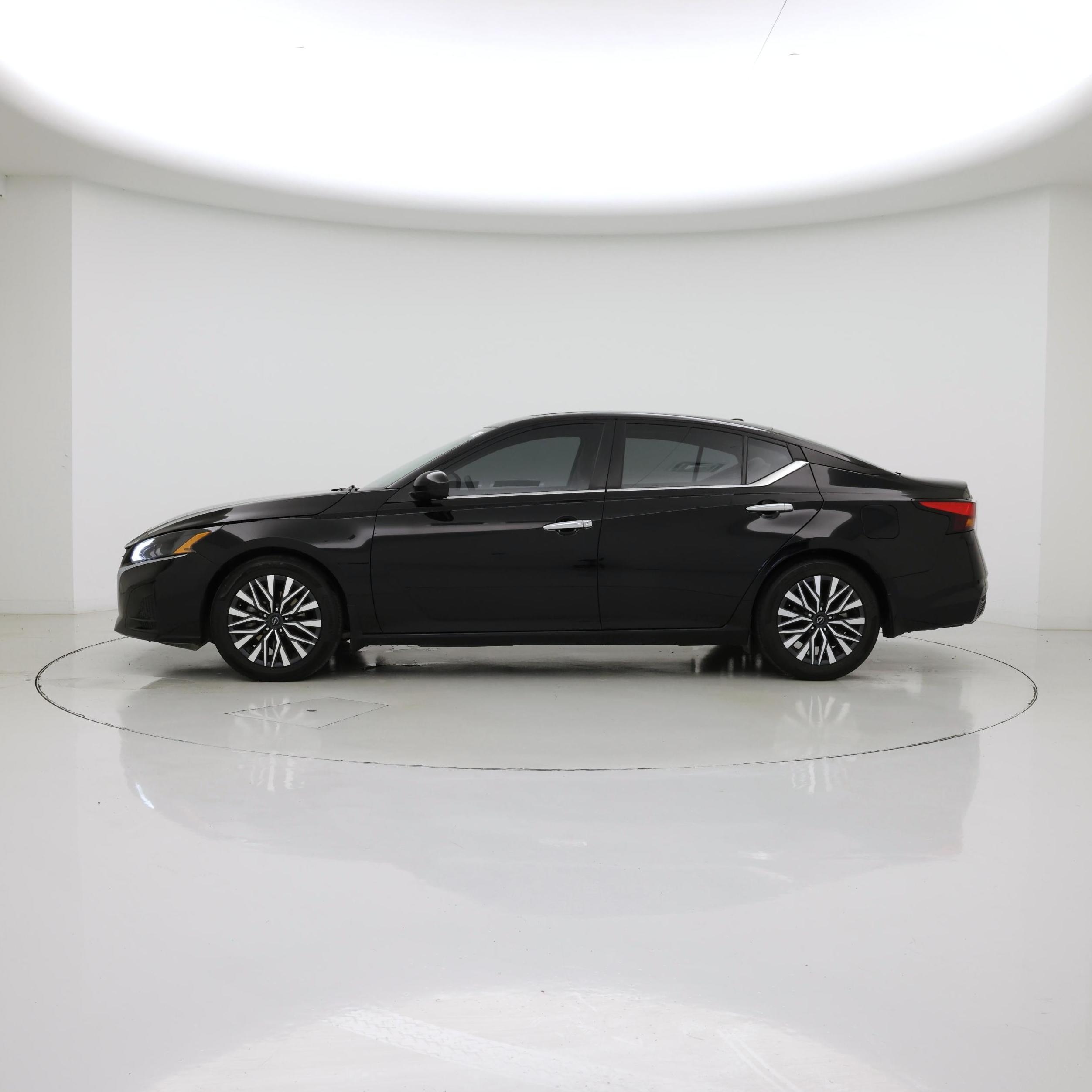 Thumbnail: 2024 Nissan Altima - 3
