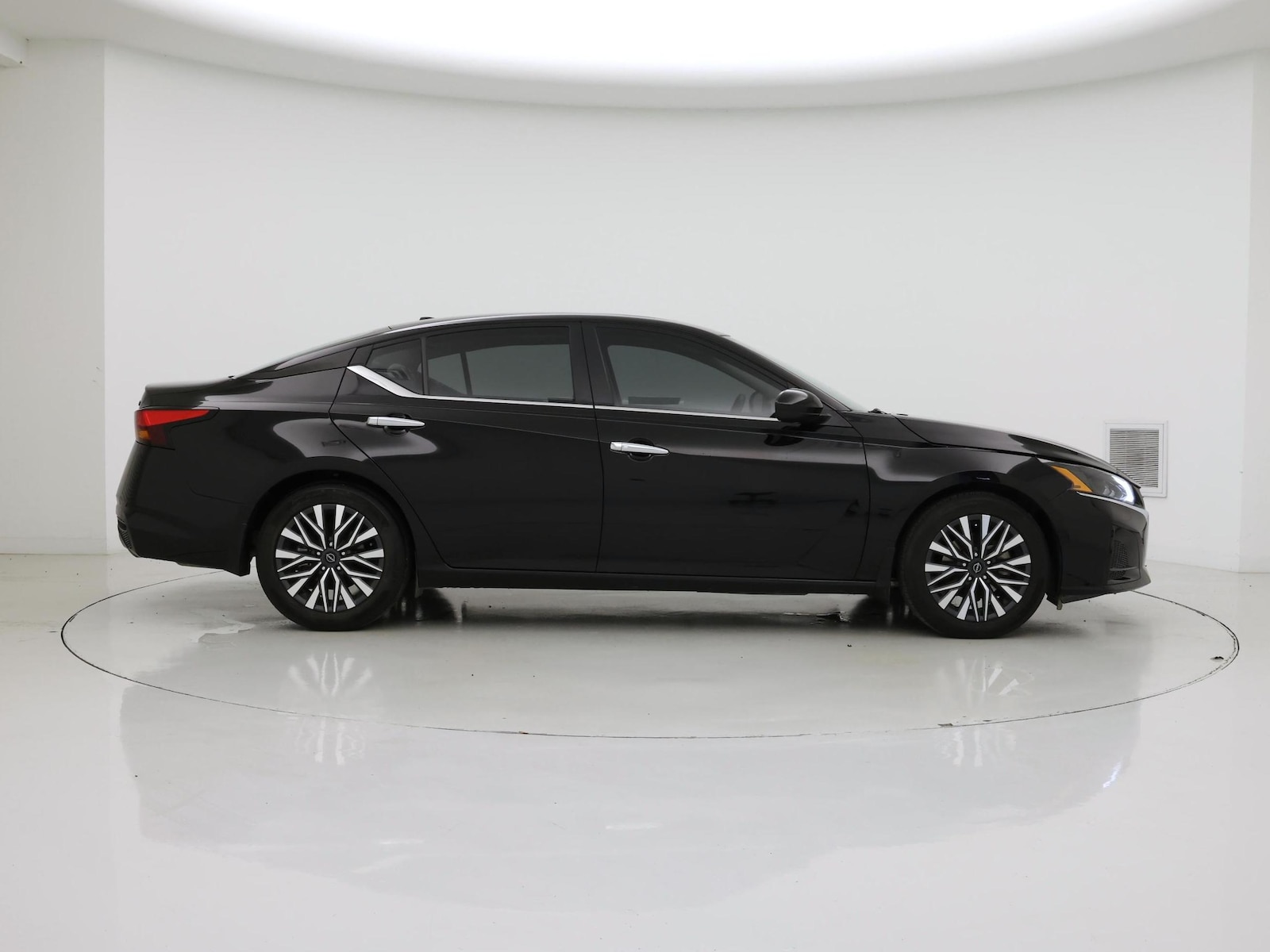 2024 Nissan Altima SV - Photo 8