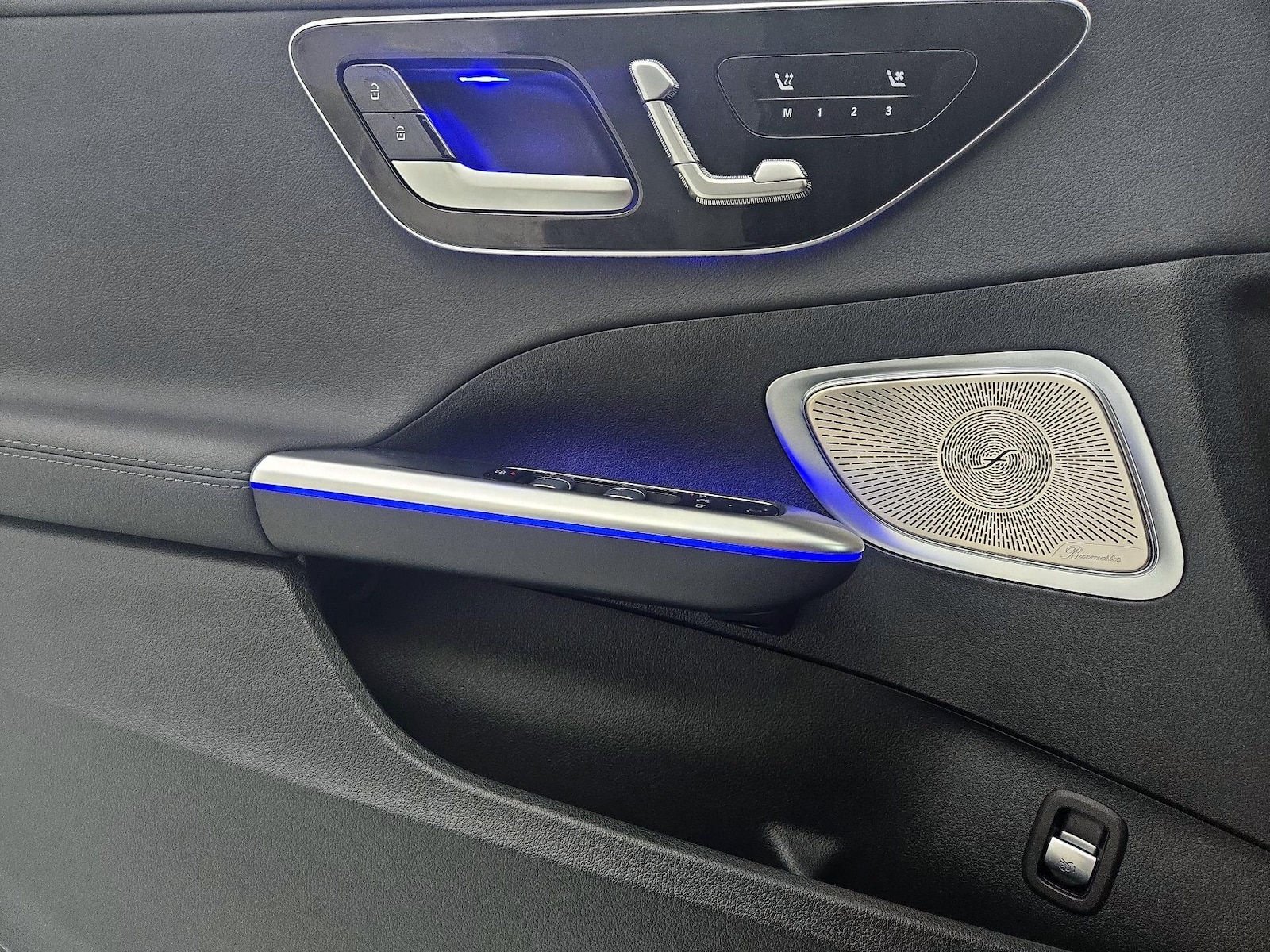 2025 Mercedes-Benz C-Class Sedan C 300 - Photo 13