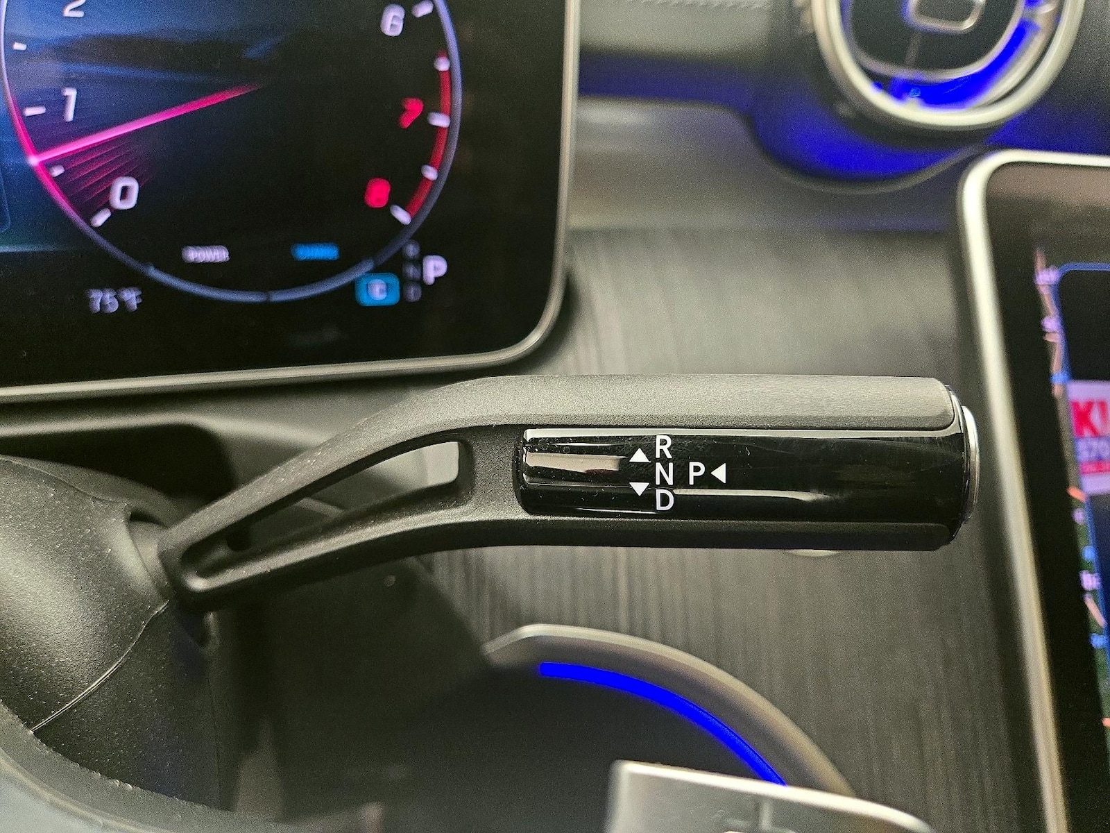 2025 Mercedes-Benz C-Class Sedan C 300 - Photo 19