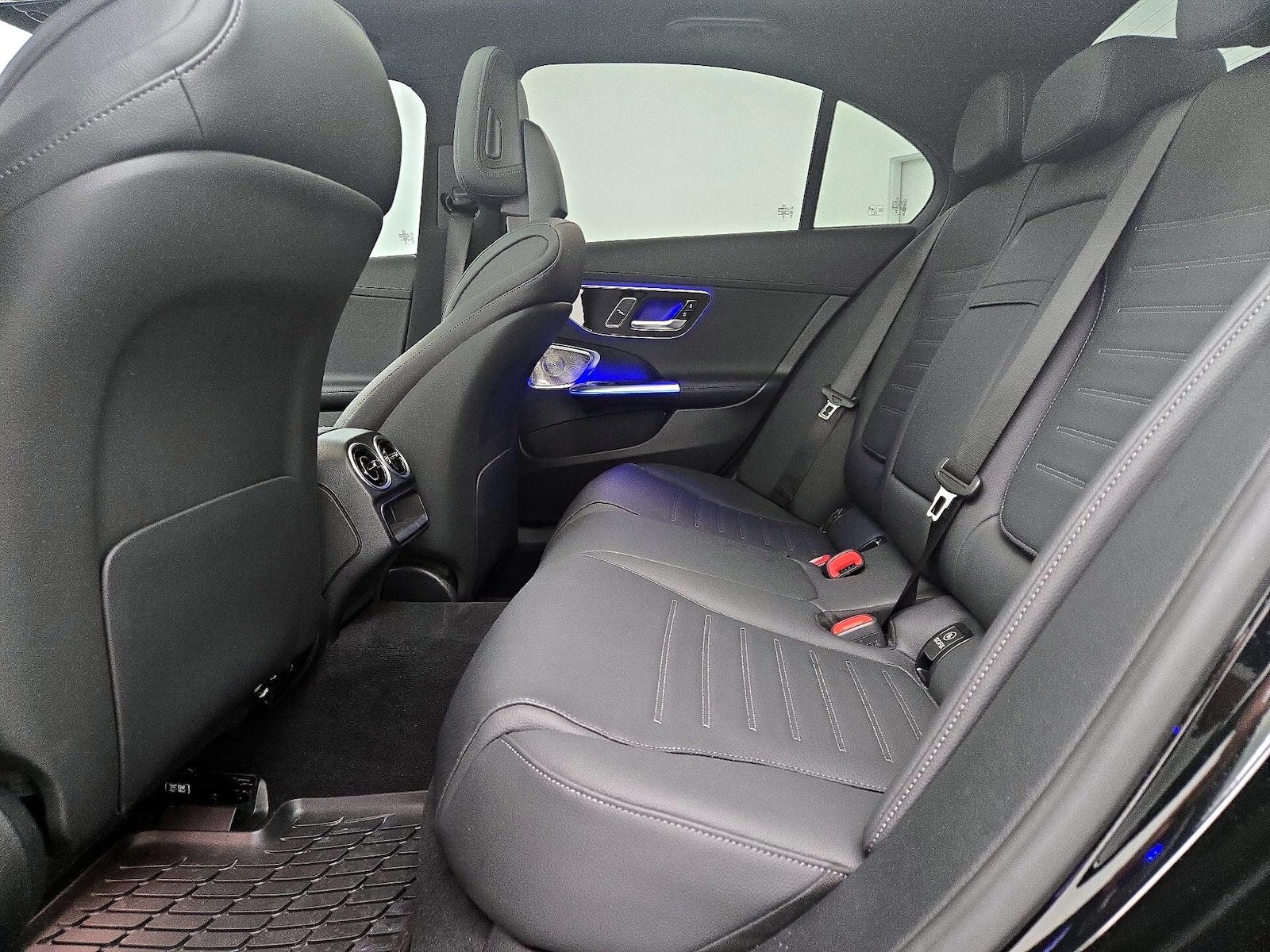 2025 Mercedes-Benz C-Class Sedan C 300 - Photo 22