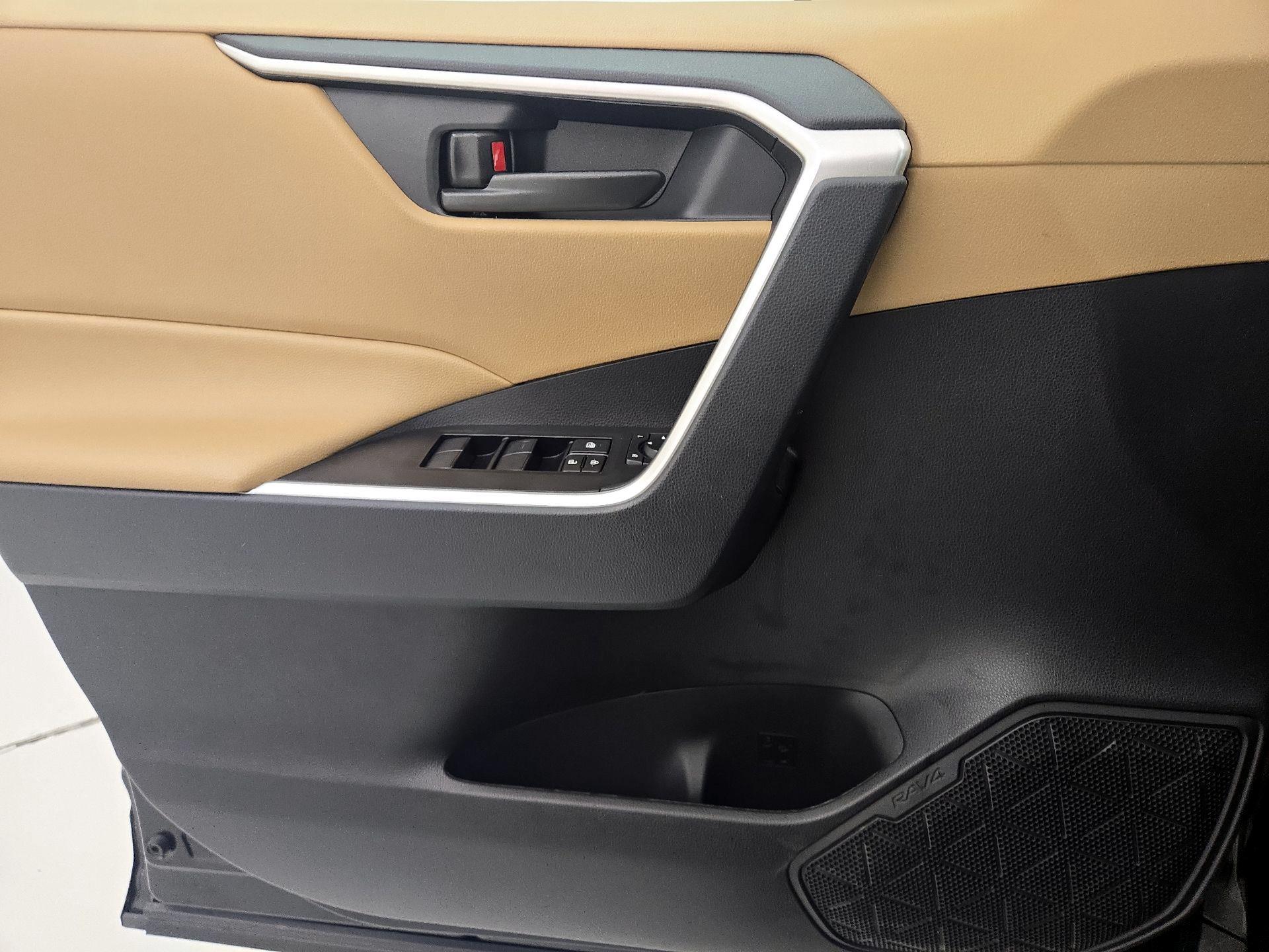 Thumbnail: 2025 Toyota RAV4 - 10