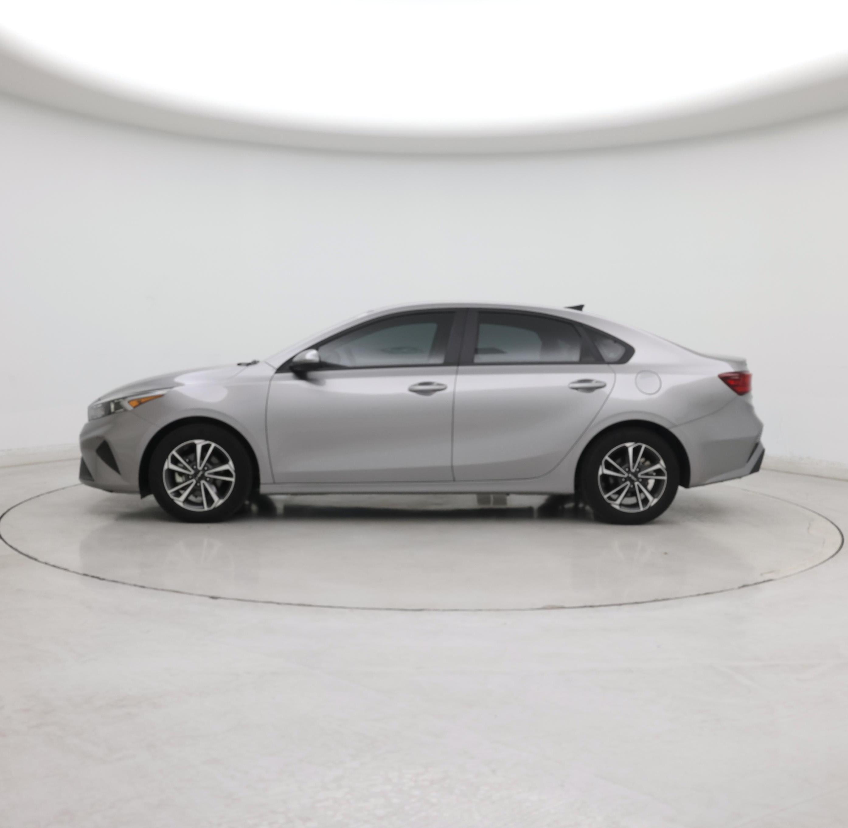 Thumbnail: 2024 Kia Forte - 3