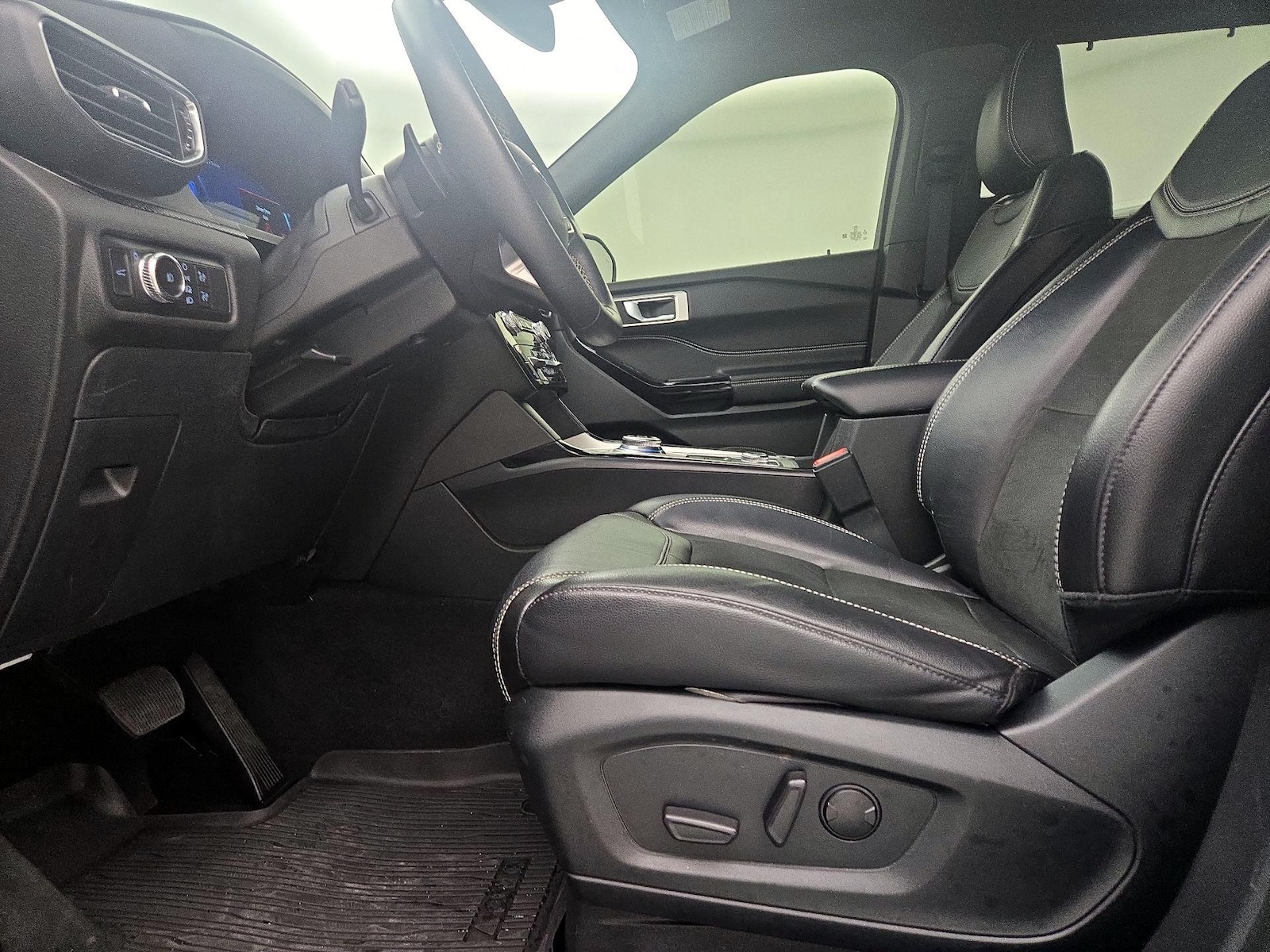 2022 Ford Explorer ST - Photo 12