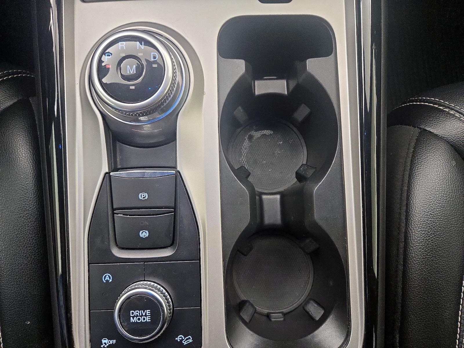 2022 Ford Explorer ST - Photo 19