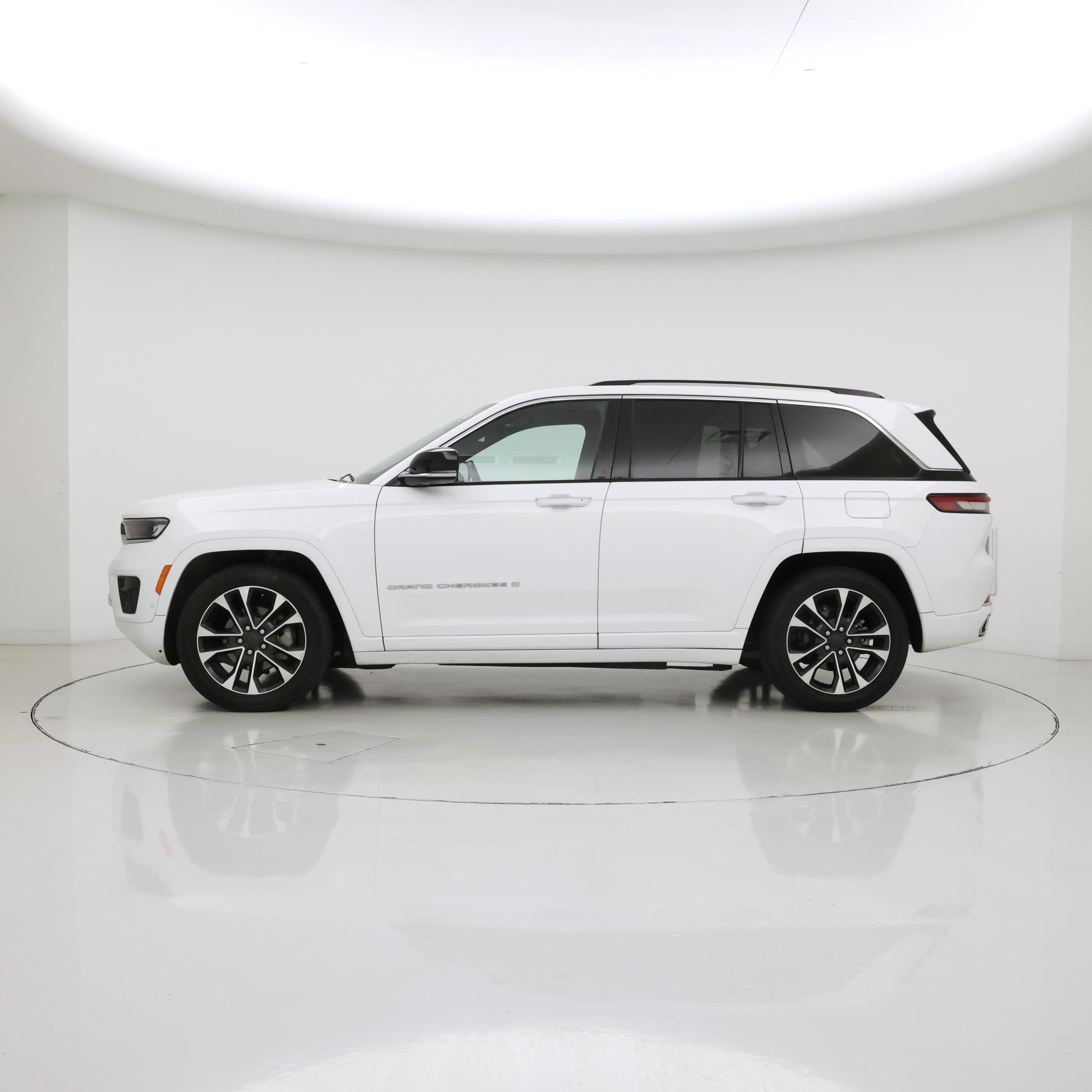 Thumbnail: 2023 Jeep Grand Cherokee - 3