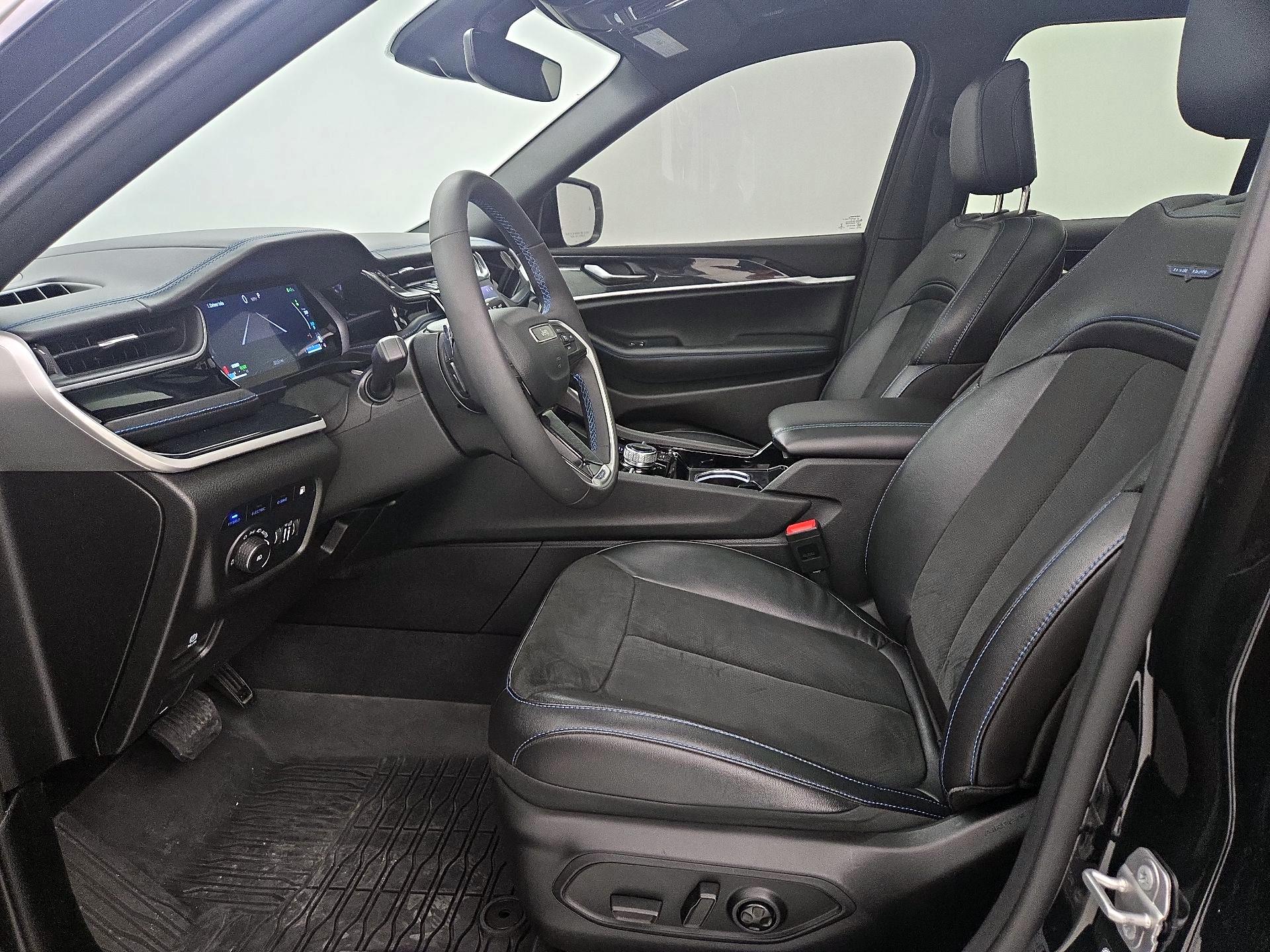 Thumbnail: 2022 Jeep Grand Cherokee - 11