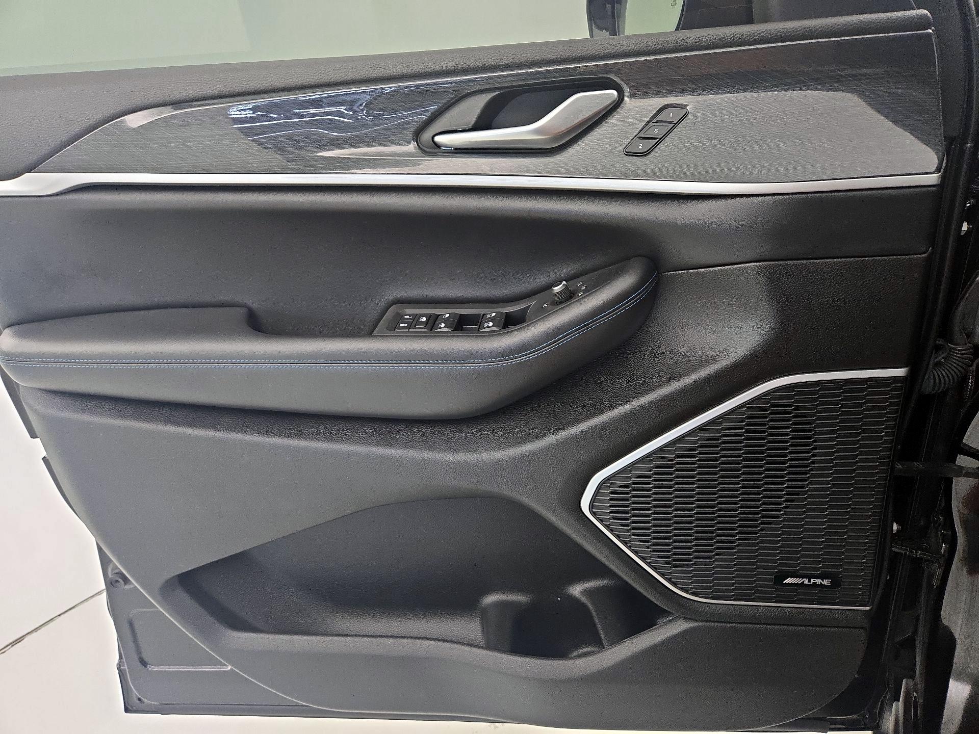 Thumbnail: 2022 Jeep Grand Cherokee - 12