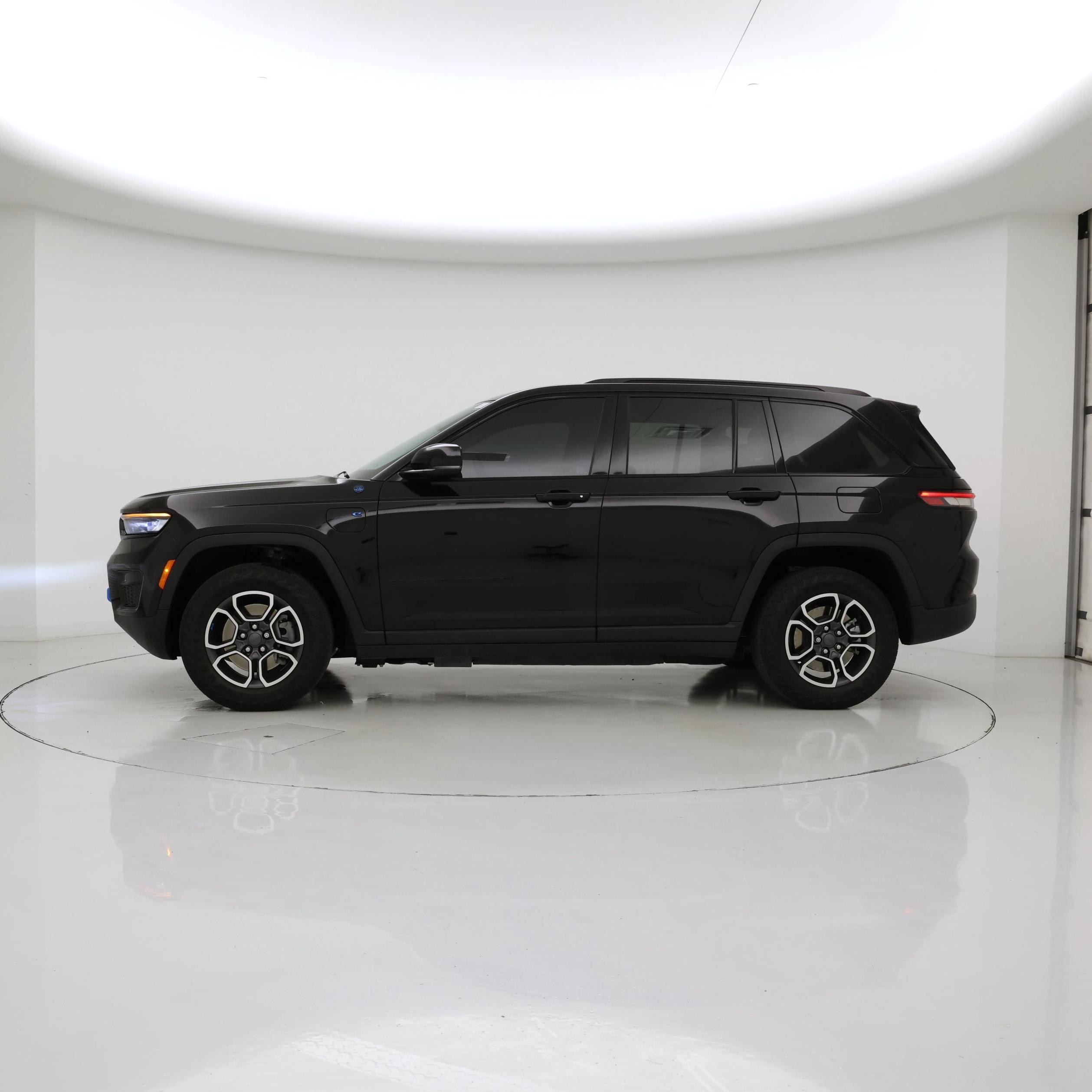Thumbnail: 2022 Jeep Grand Cherokee - 3