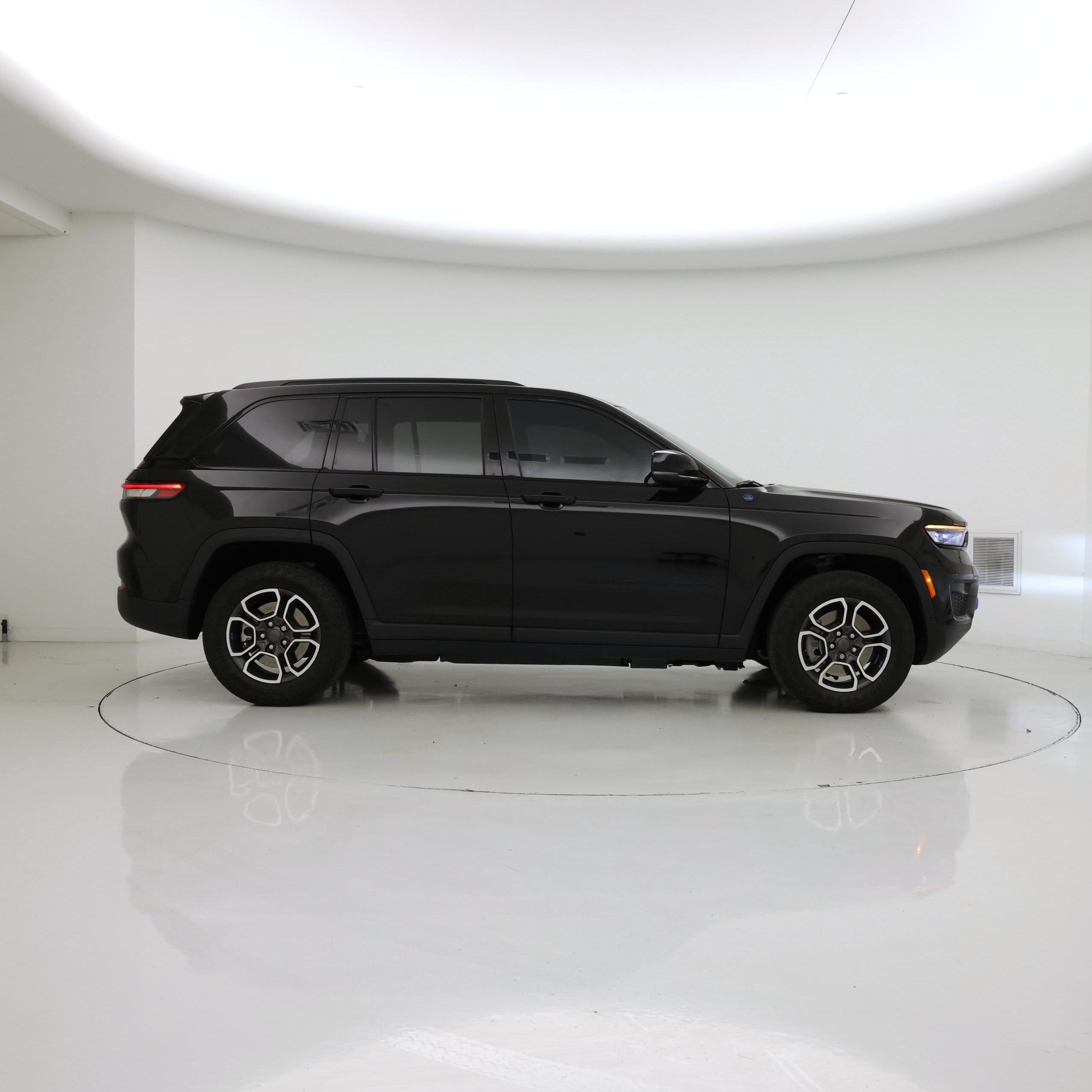 Thumbnail: 2022 Jeep Grand Cherokee - 7