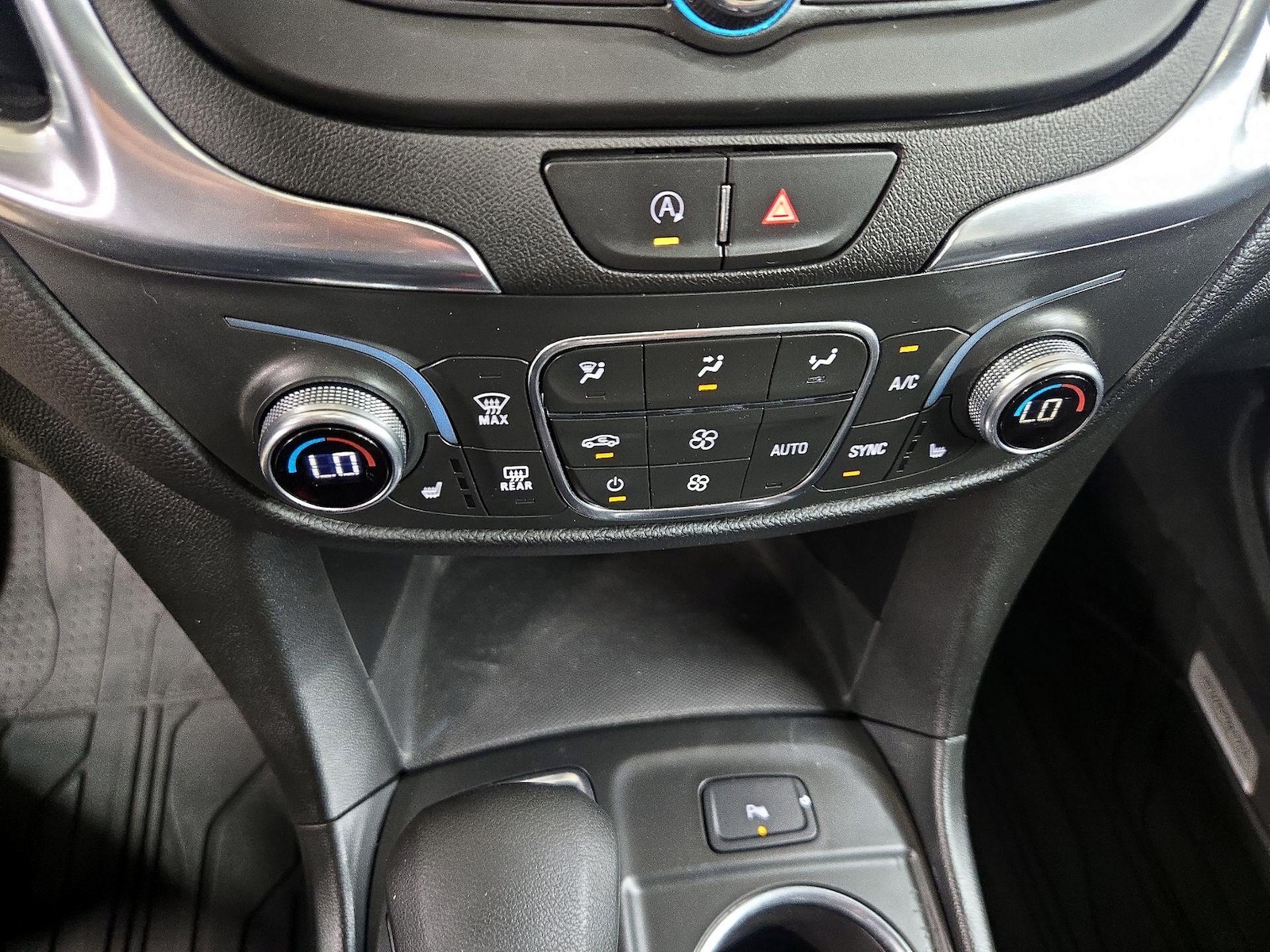 2022 Chevrolet Equinox LT - Photo 17