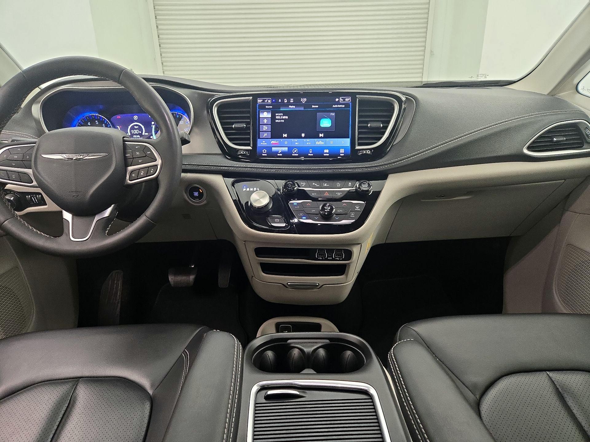 Thumbnail: 2023 Chrysler Pacifica - 9