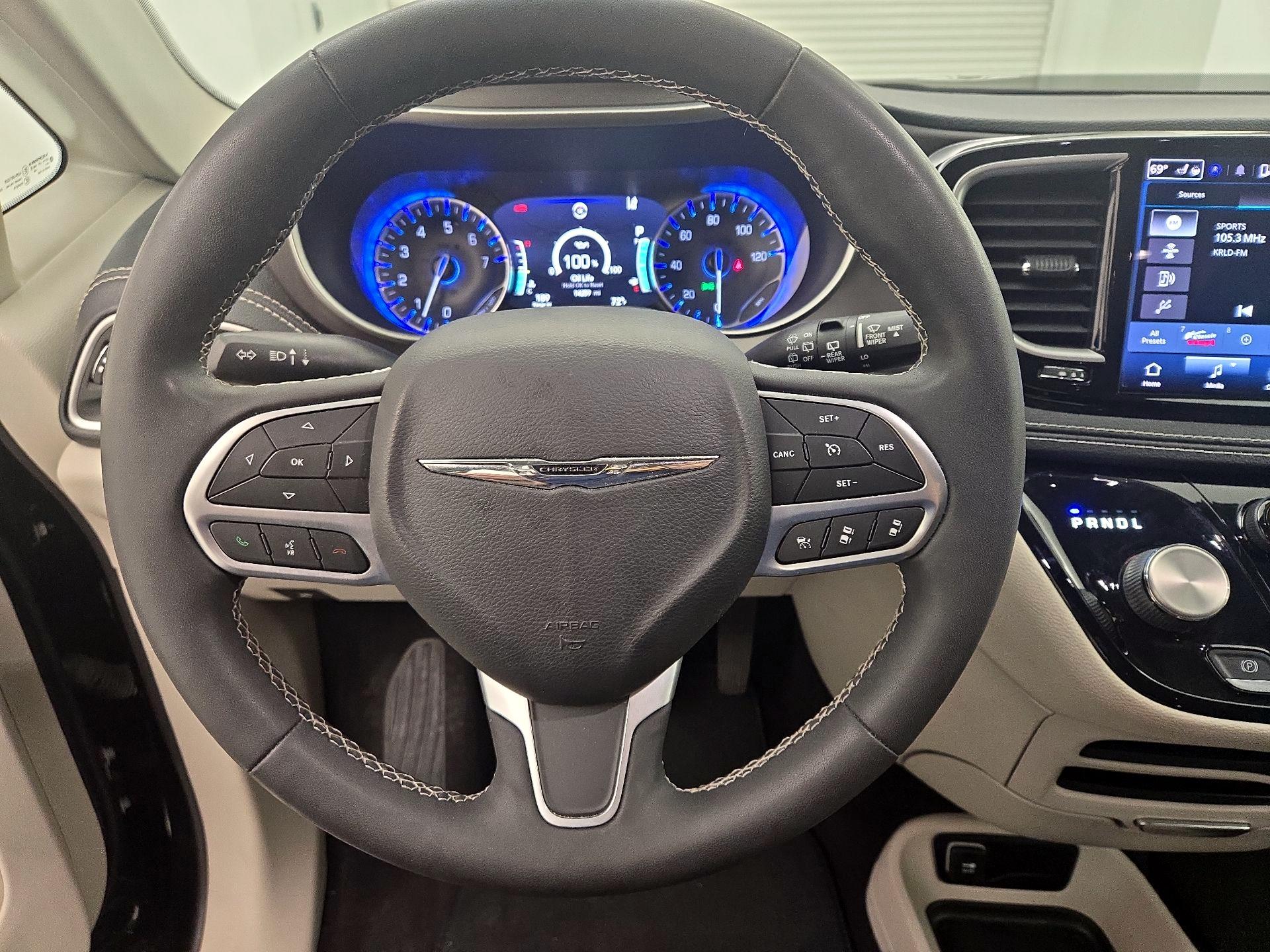 Thumbnail: 2023 Chrysler Pacifica - 10