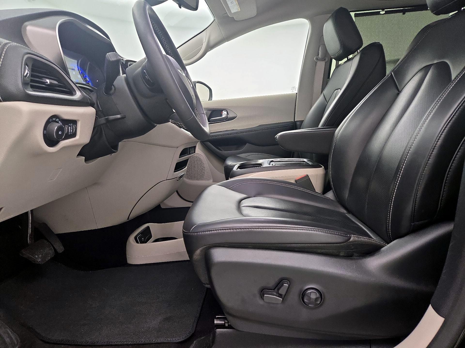 Thumbnail: 2023 Chrysler Pacifica - 11