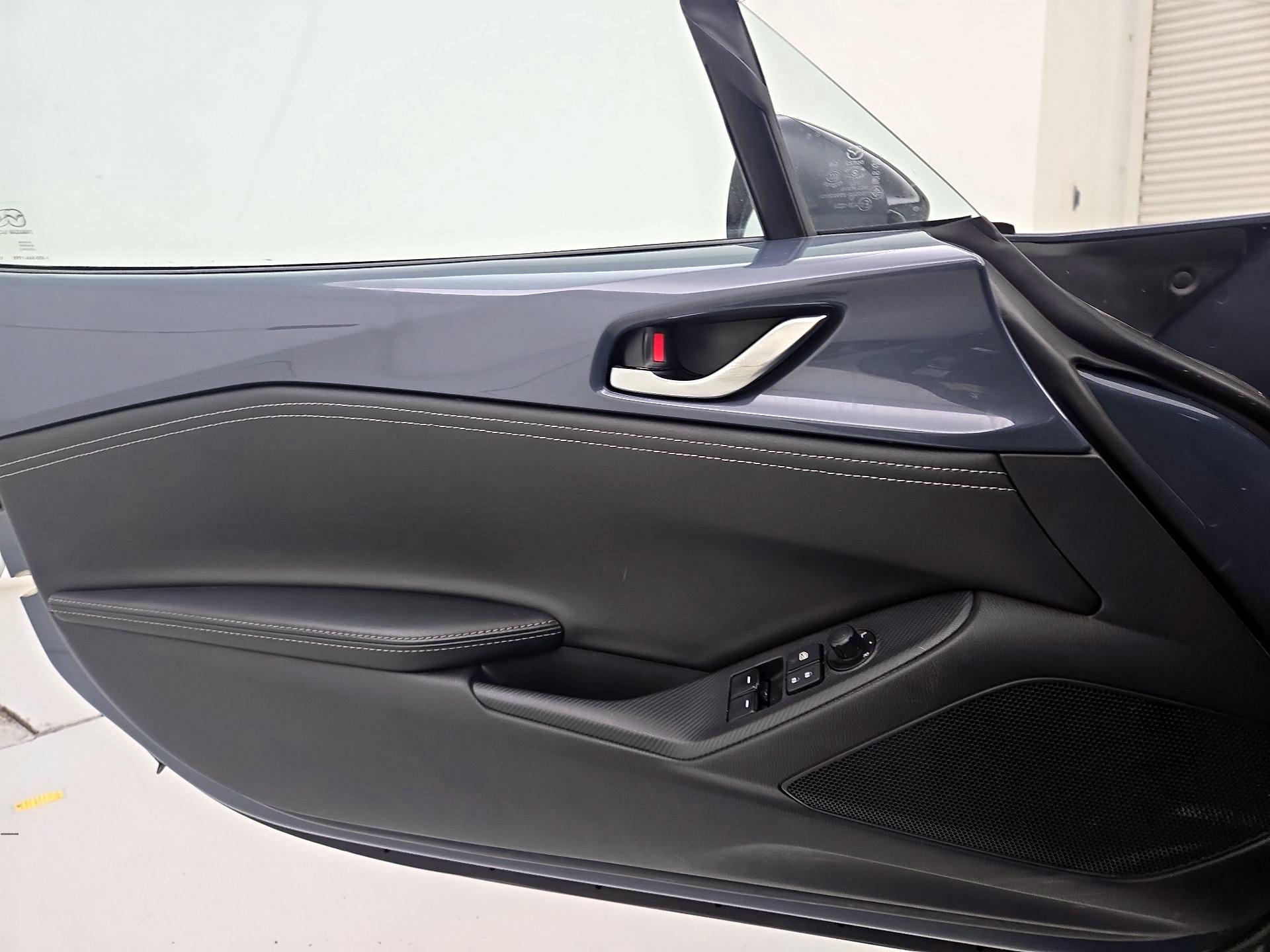 Thumbnail: 2021 Mazda MX-5 Miata - 10