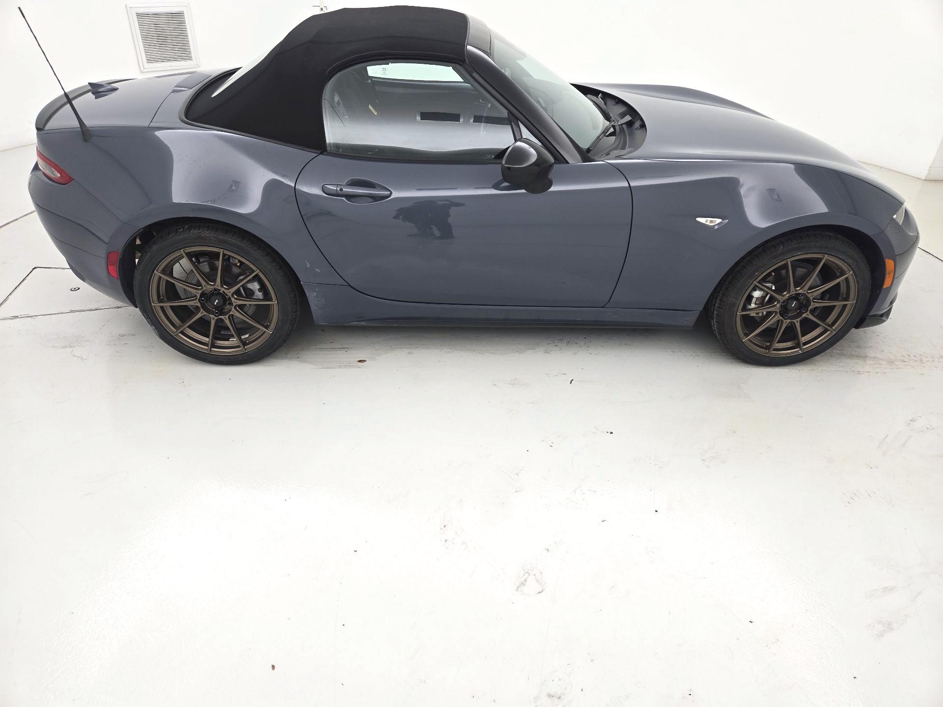 Thumbnail: 2021 Mazda MX-5 Miata - 4