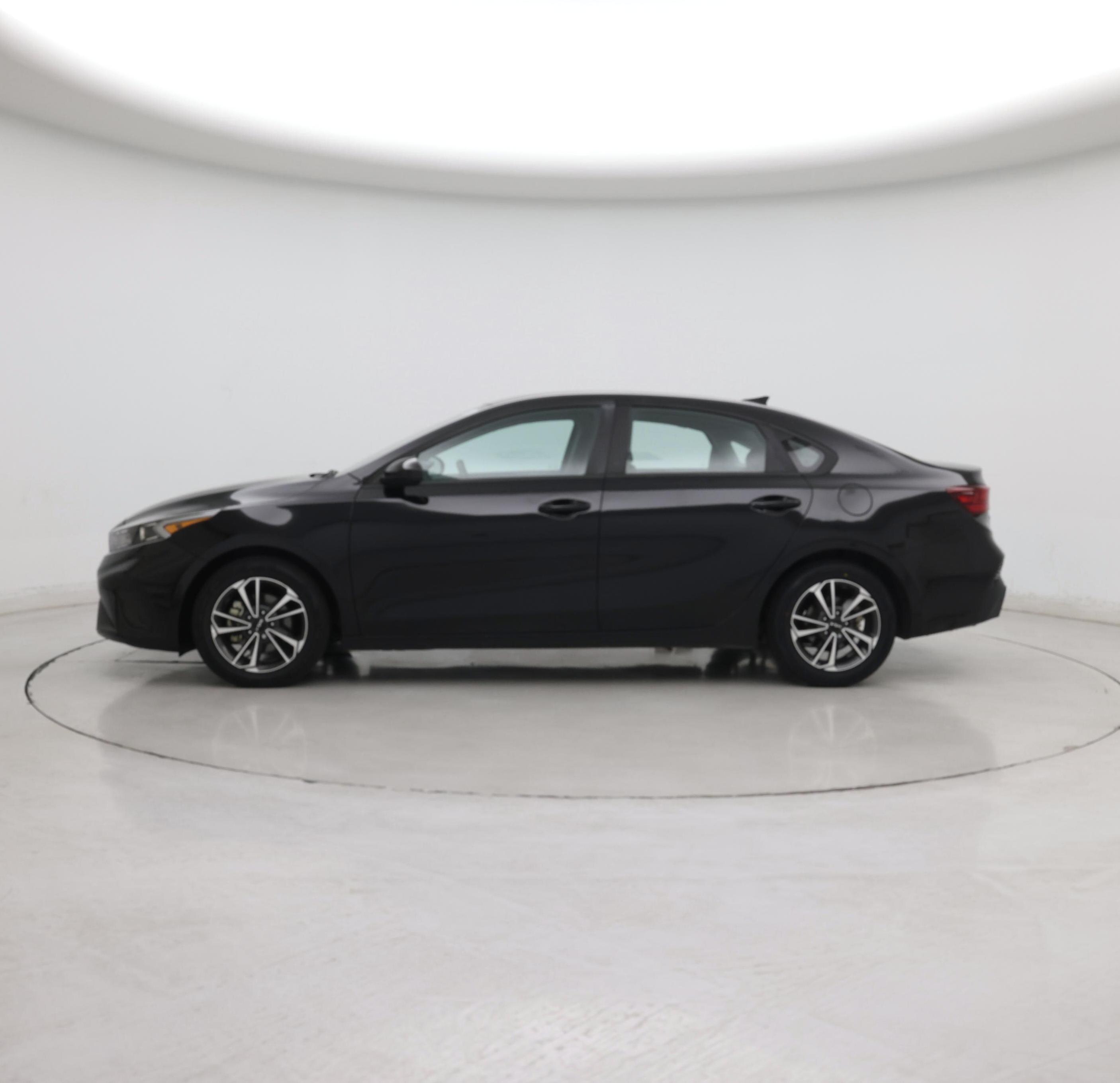 Thumbnail: 2024 Kia Forte - 3